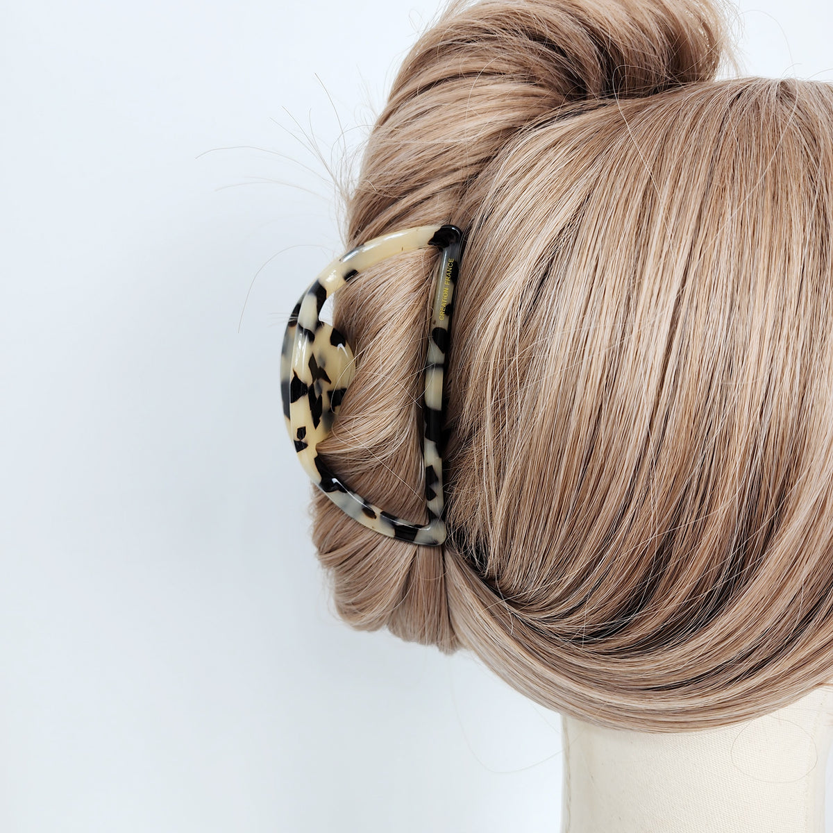 Half Moon Medium Hair Claw Clip 3.9 in – Tortoise Shell, French-style