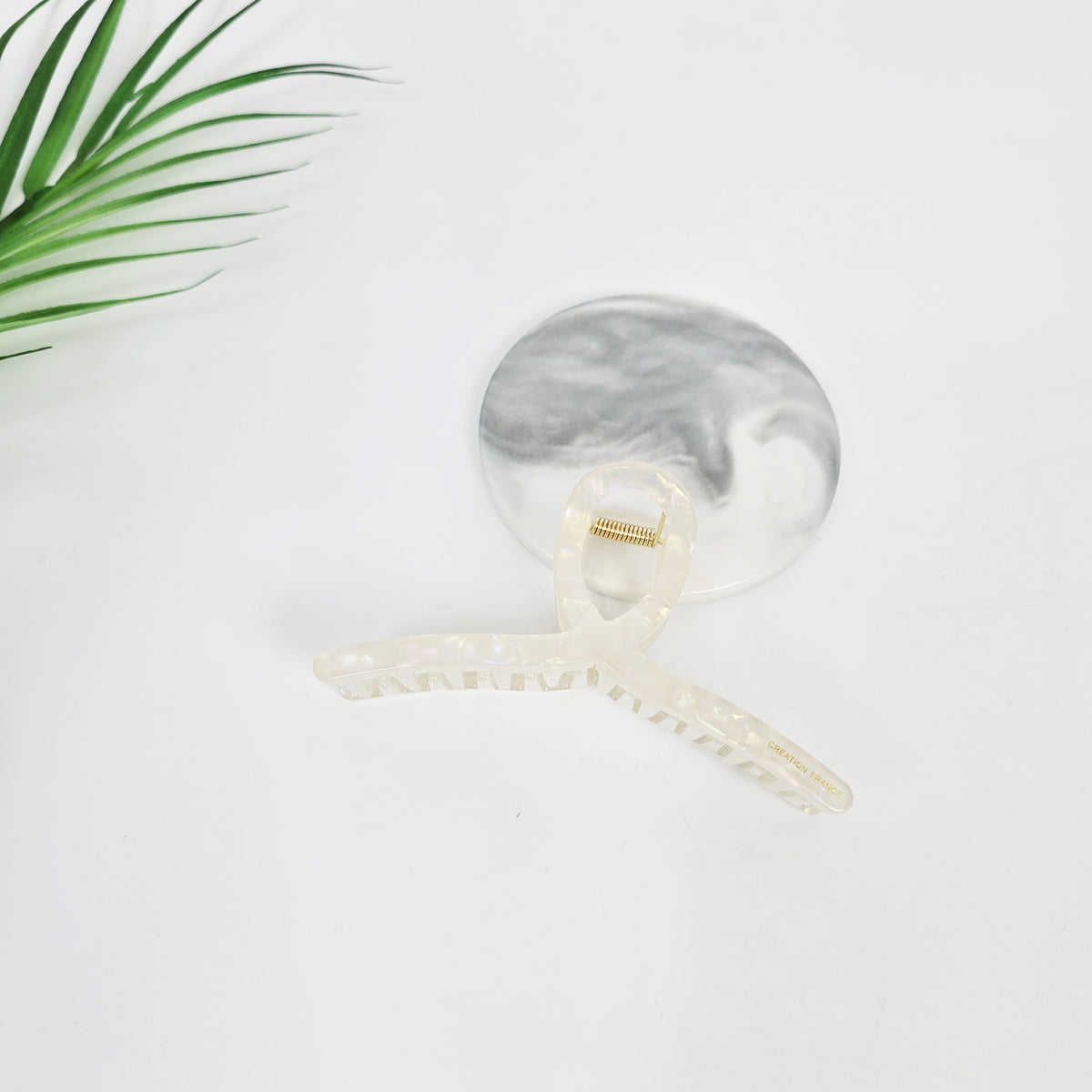 6 Aurora White – Slender Twist Hair Claw Clip 4.5 in