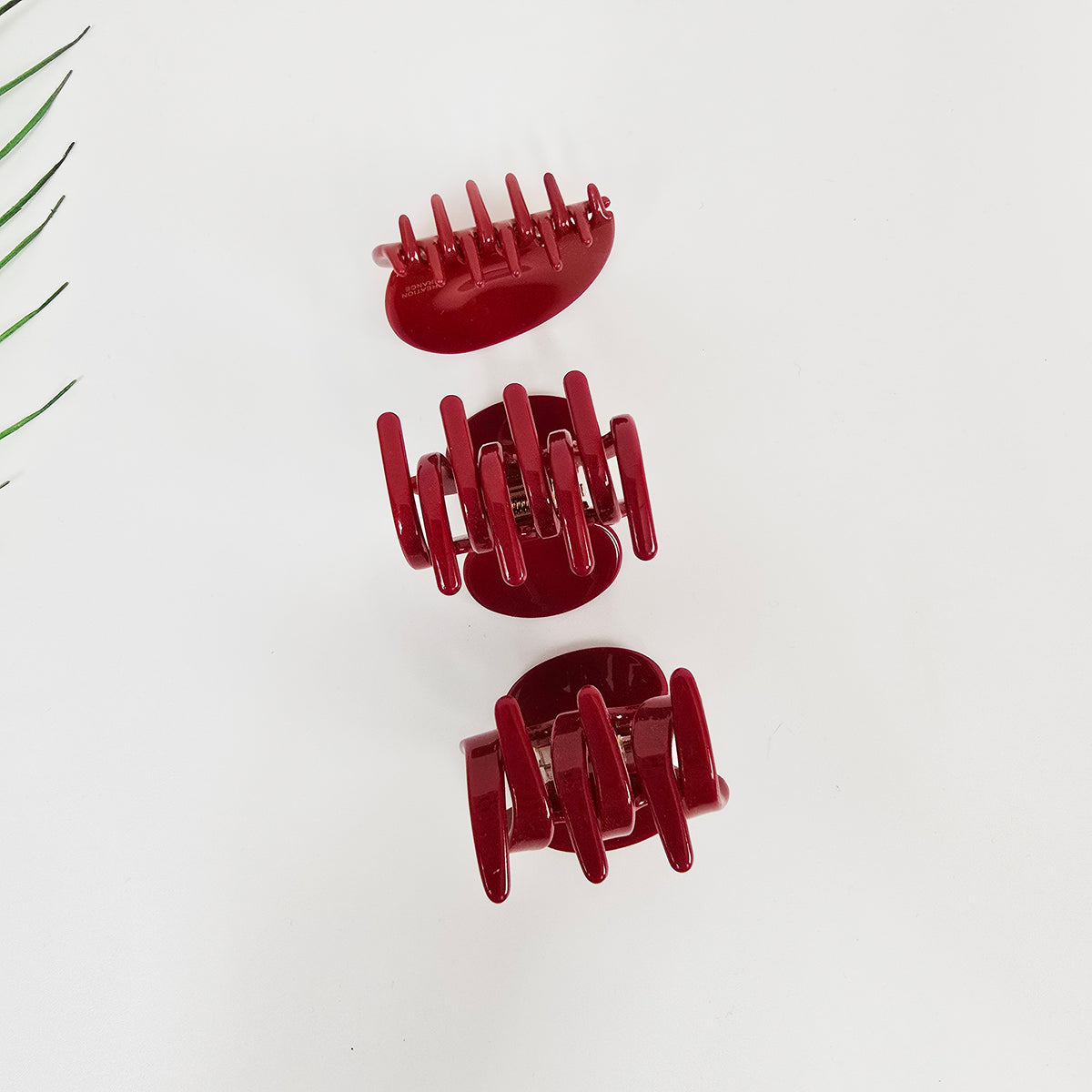 Pebble & Hook Mini Hair Claw Clip 1.8 in – Pastel Red, French-style