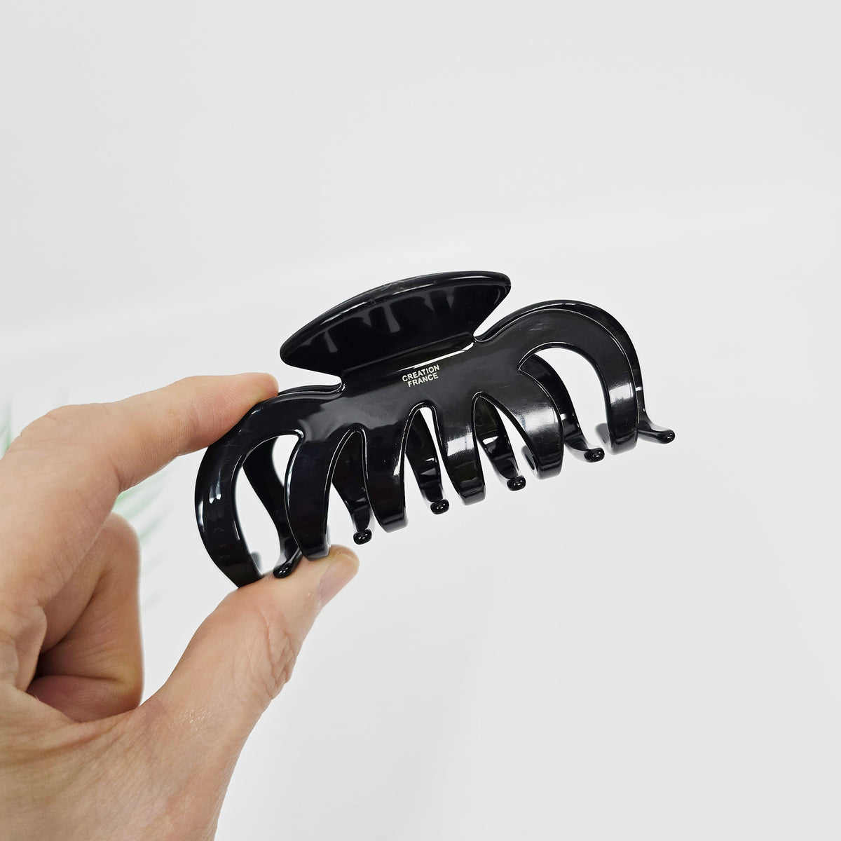 Volume Medium Hair Claw Clip 3.9 in – 9 Pure Black
