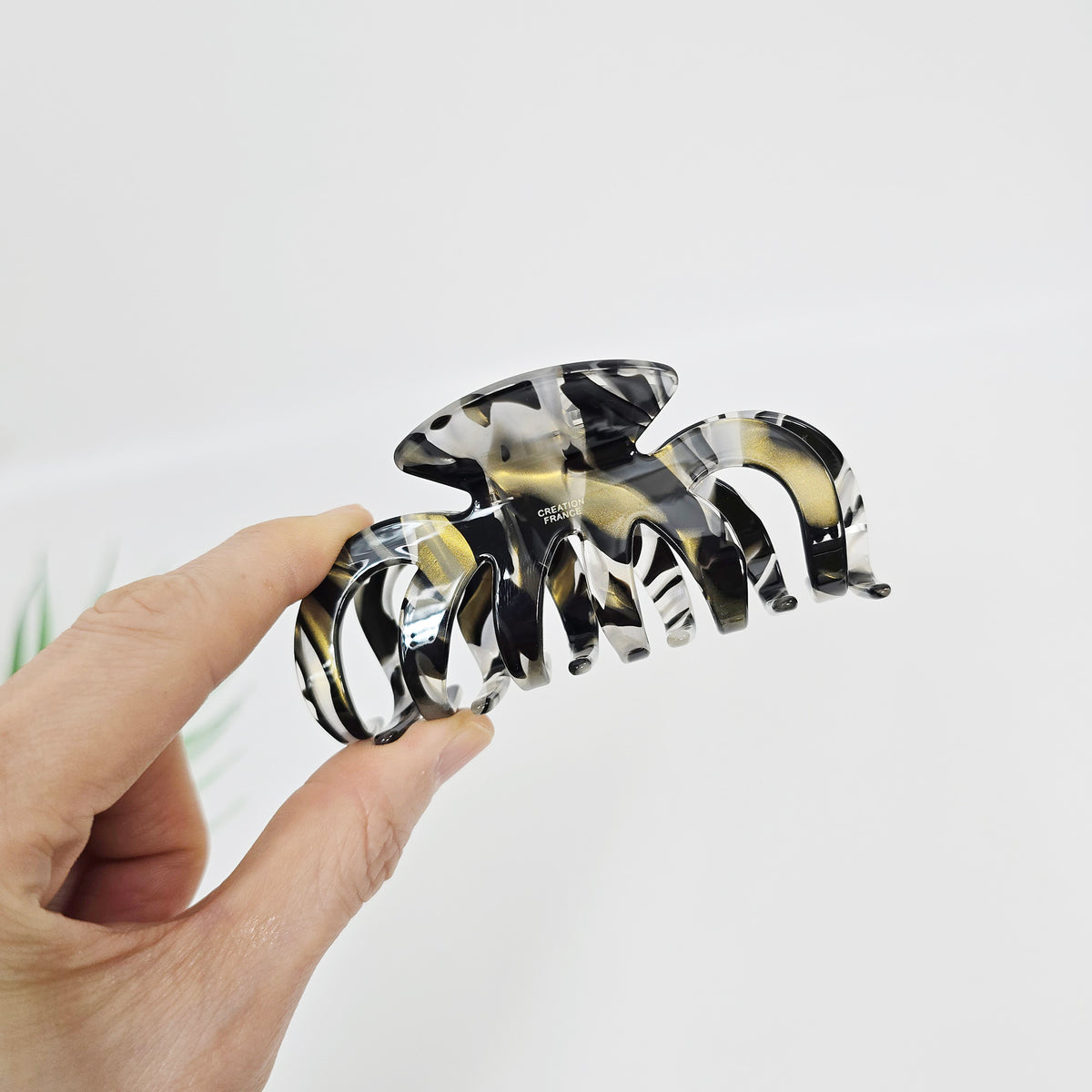 Volume Medium Hair Claw Clip 3.9 in – 5 Khaki Black