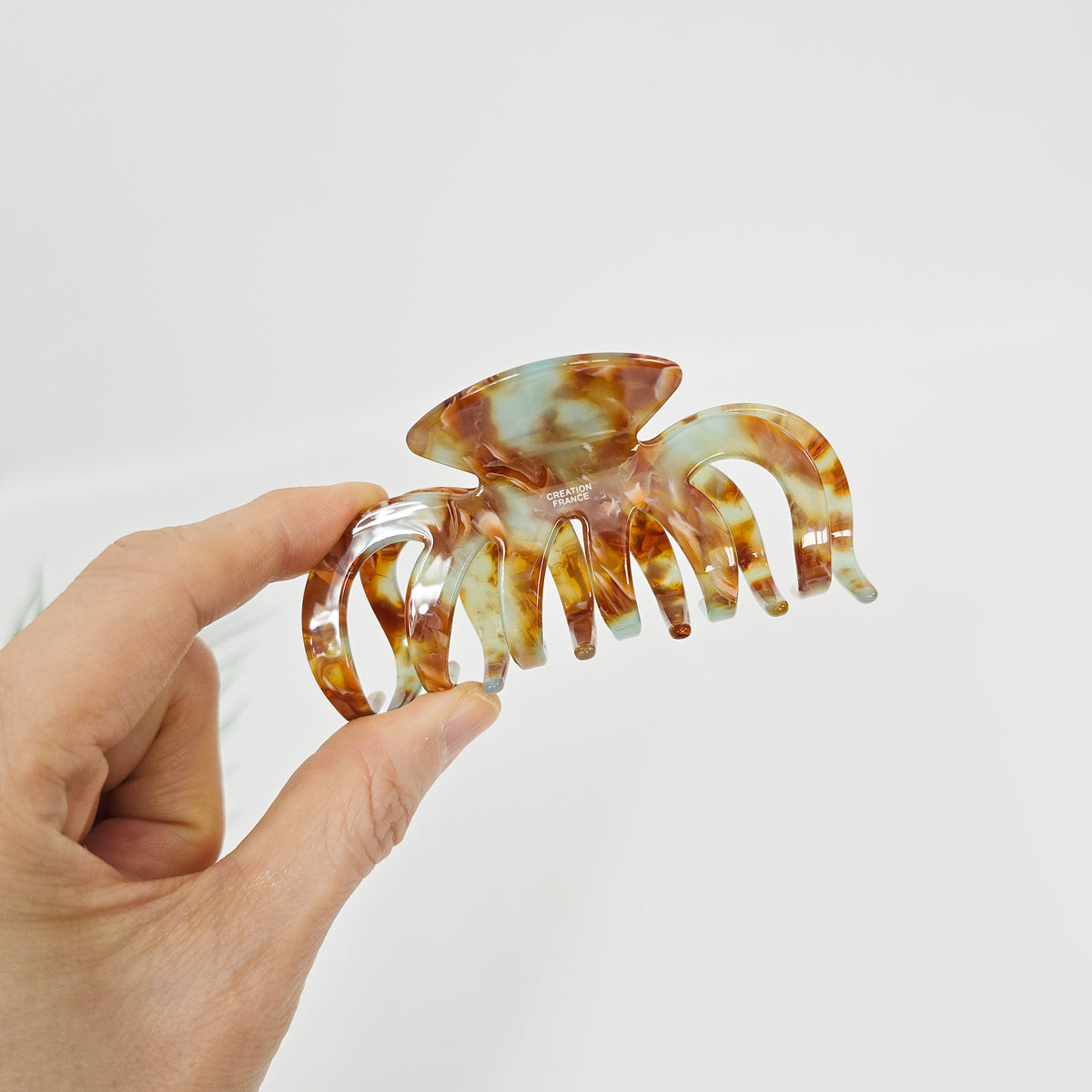 Volume Medium Hair Claw Clip 3.9 in – 3 Sugar Mint