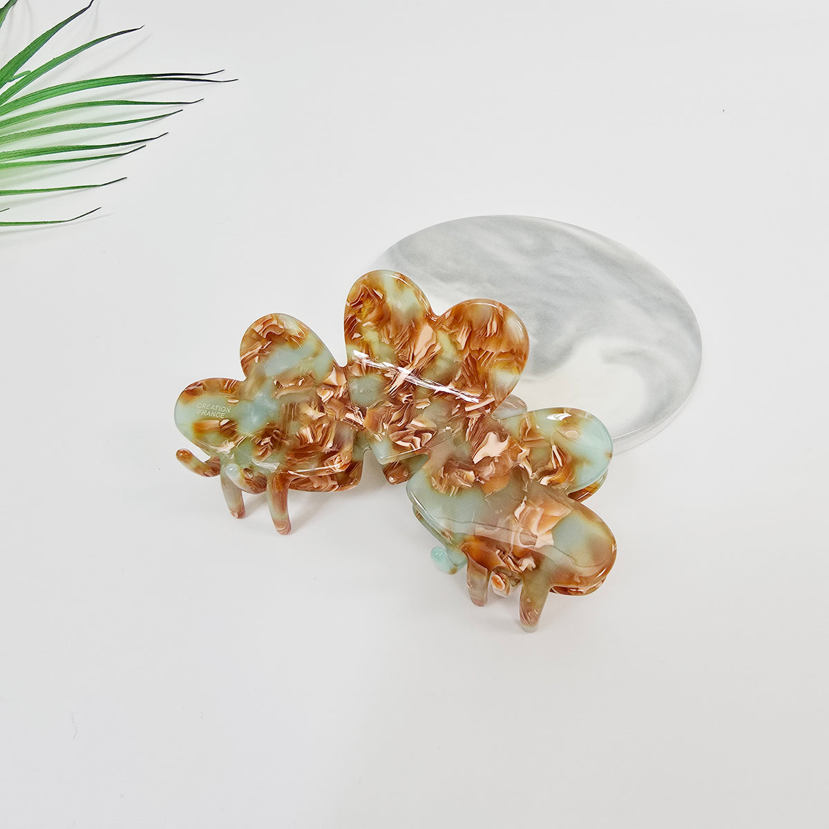 Clover Medium Hair Claw Clip 3.7 in – 3 Sugar Mint