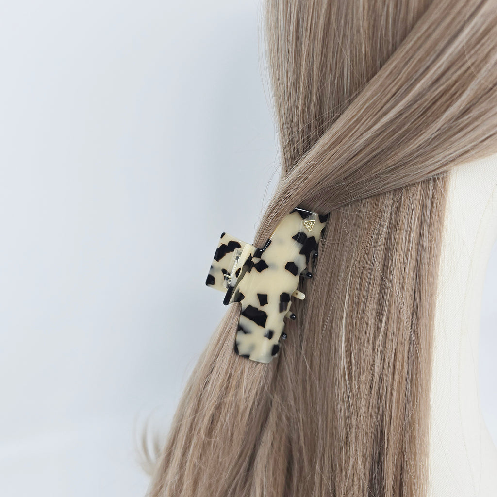 Classic Flat Medium Hair Claw Clip 3.3 in – Tortoise Shell, for Half-Up