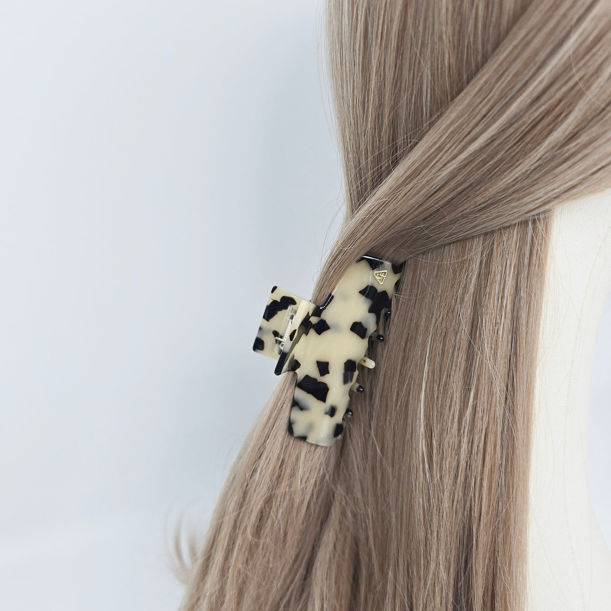 Classic Flat Medium Hair Claw Clip 3.3 in – Tortoise Shell, for Half-Up