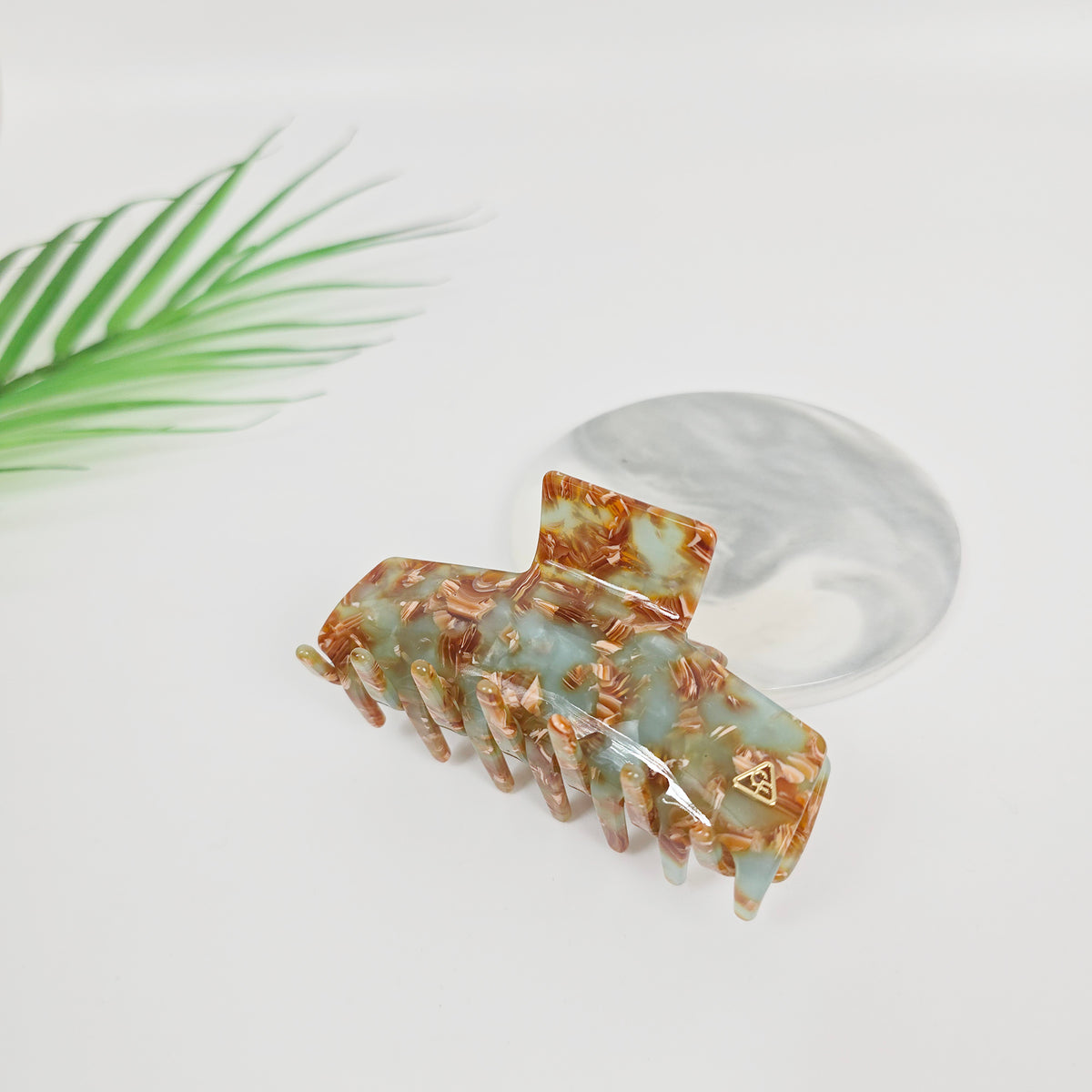 Classic Flat Medium Hair Claw Clip 3.3 in – Tortoise Shell, for Half-Up