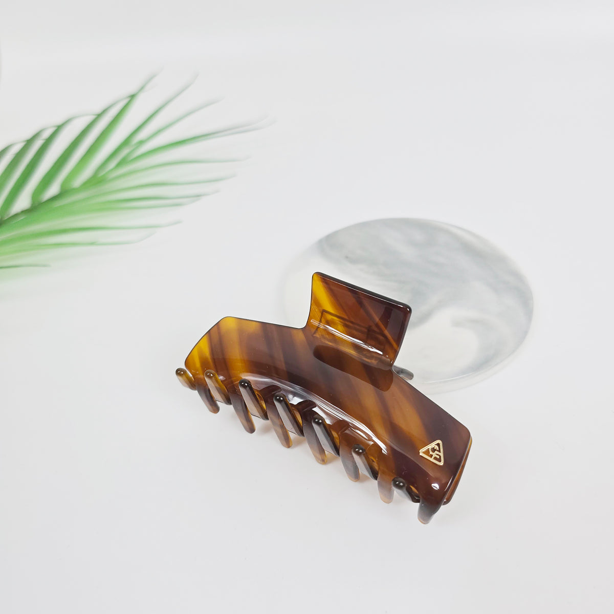 Classic Flat Medium Hair Claw Clip 3.3 in – Tortoise Shell, for Half-Up