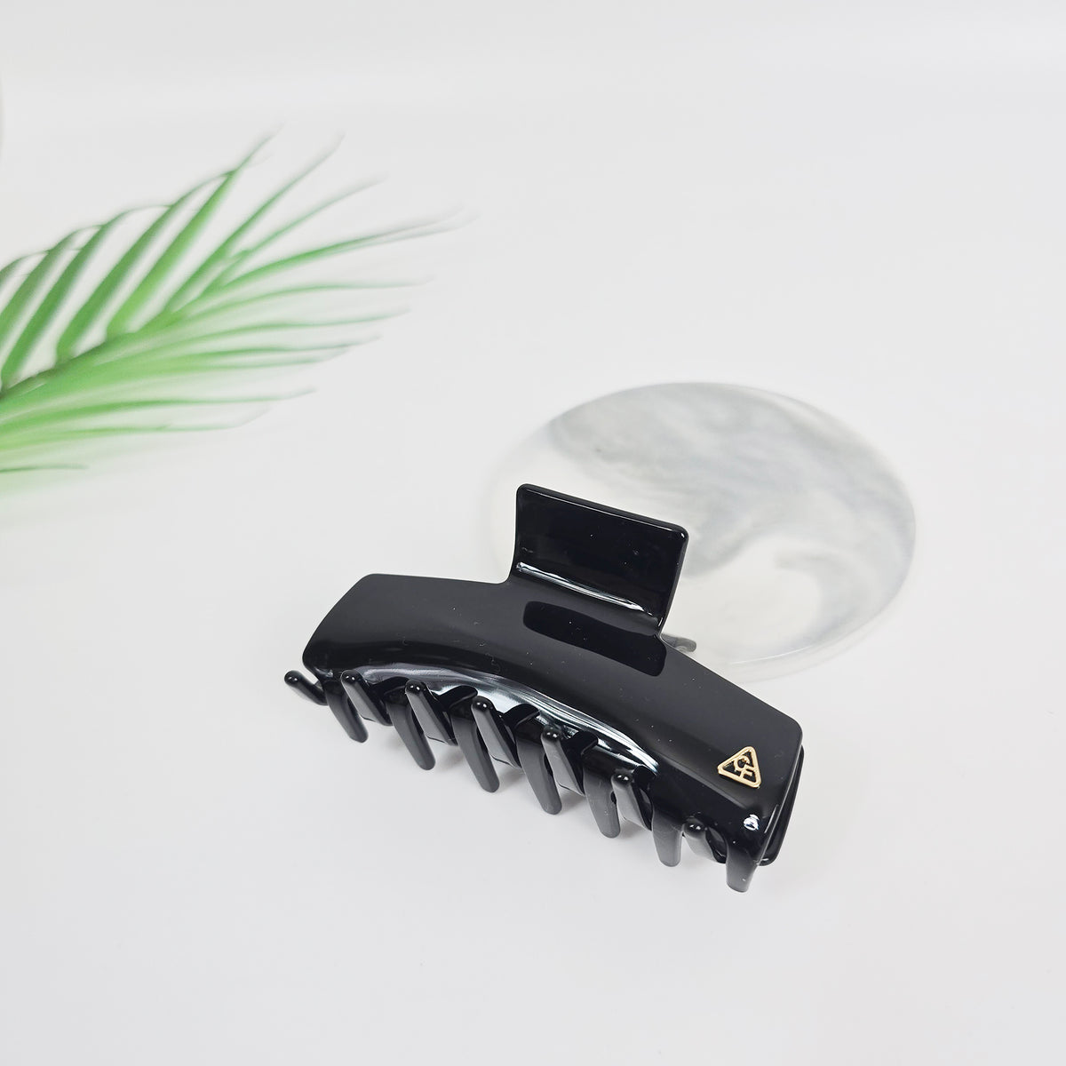 Classic Flat Medium Hair Claw Clip 3.3 in – Tortoise Shell, for Half-Up