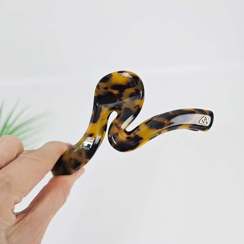 Wave Jumbo Hair Claw Clip 4.9 in – Tortoise Shell, French-style, for Updos