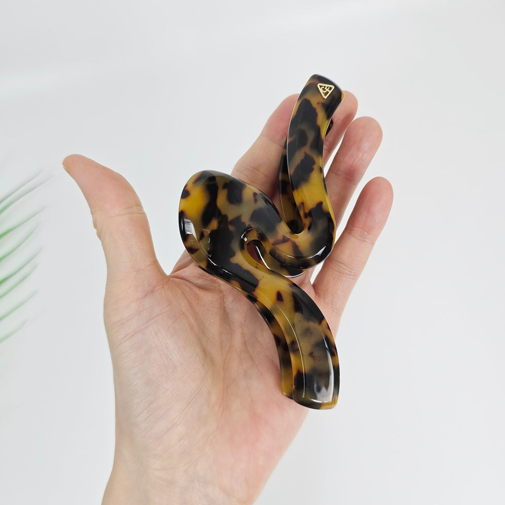 Wave Jumbo Hair Claw Clip 4.9 in – Tortoise Shell, French-style, for Updos