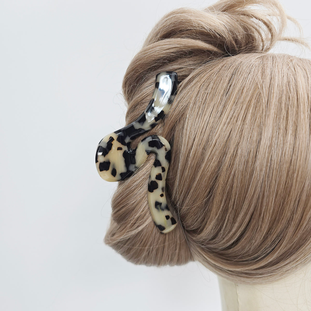 Wave Jumbo Hair Claw Clip 4.9 in – Tortoise Shell, French-style, for Updos
