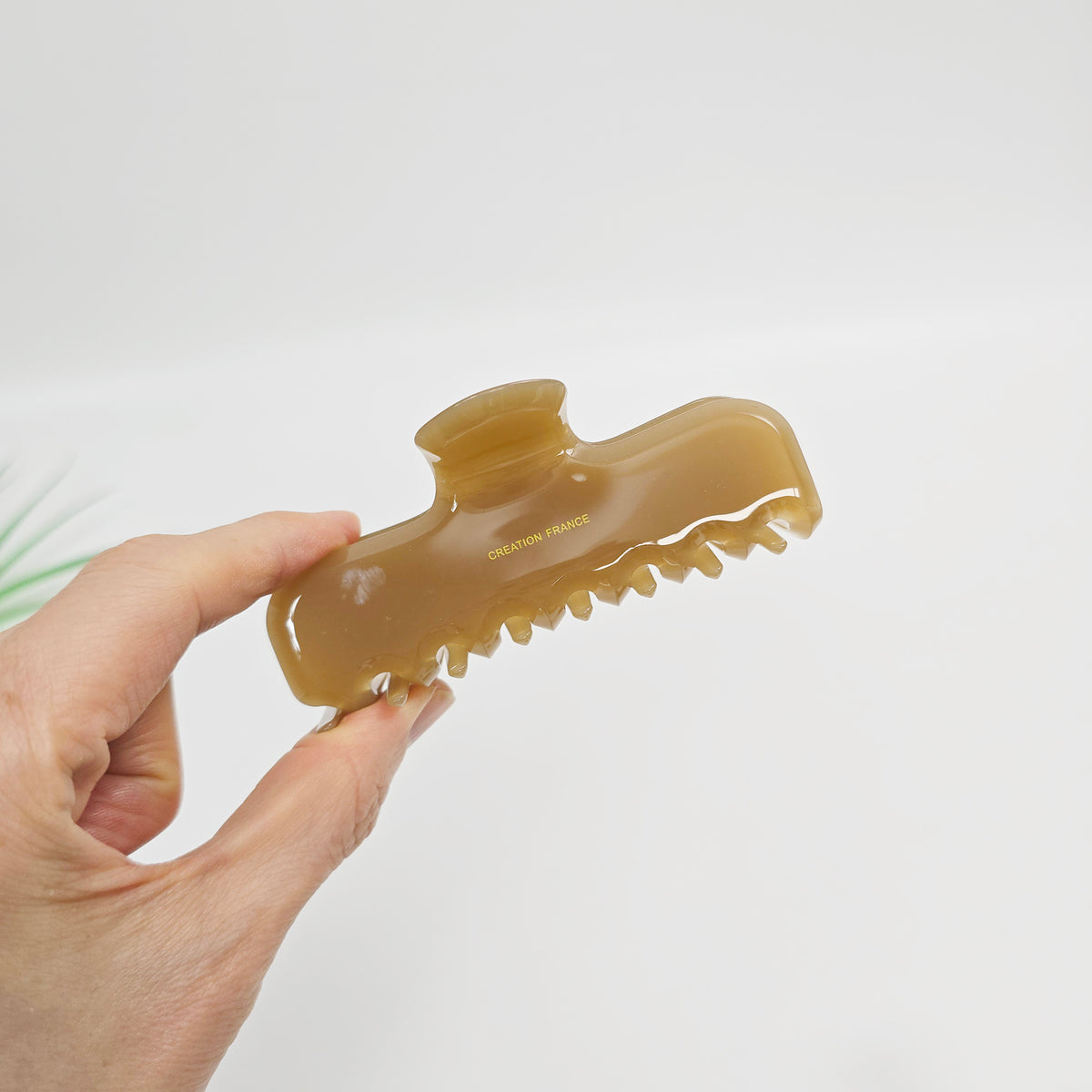Straight Medium Hair Claw Clip – 5 Pure Cocoa