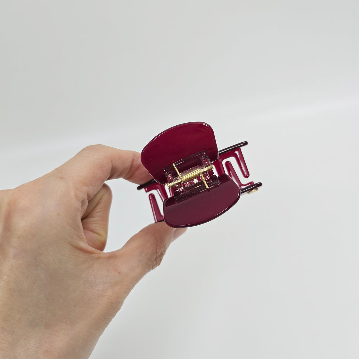 Top Hat Small Hair Claw Clip 2.8 in – Tortoise Shell & Clear, French-style