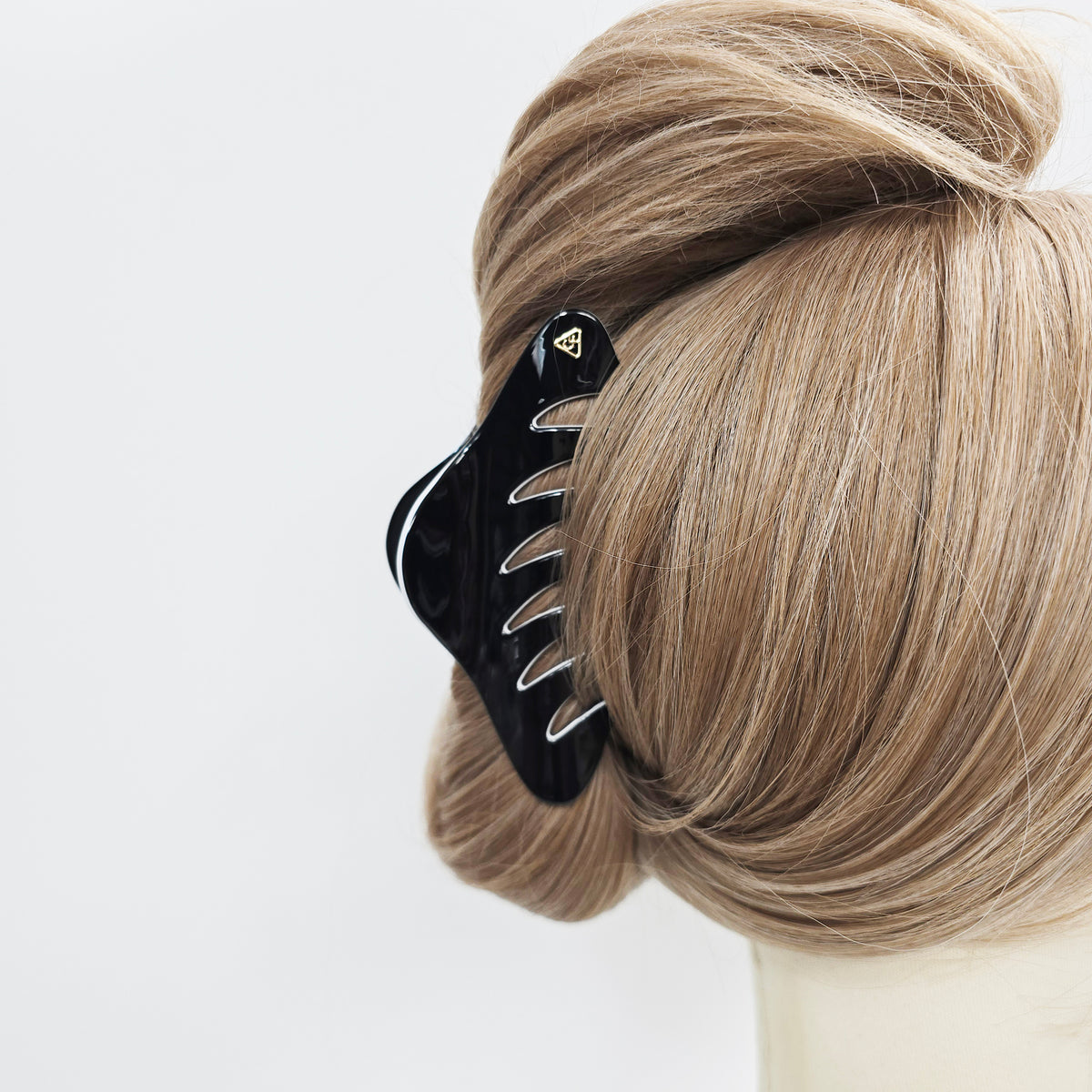 Wave Shell Large Hair Claw Clip 4.5 in – Tortoise Shell, French-style