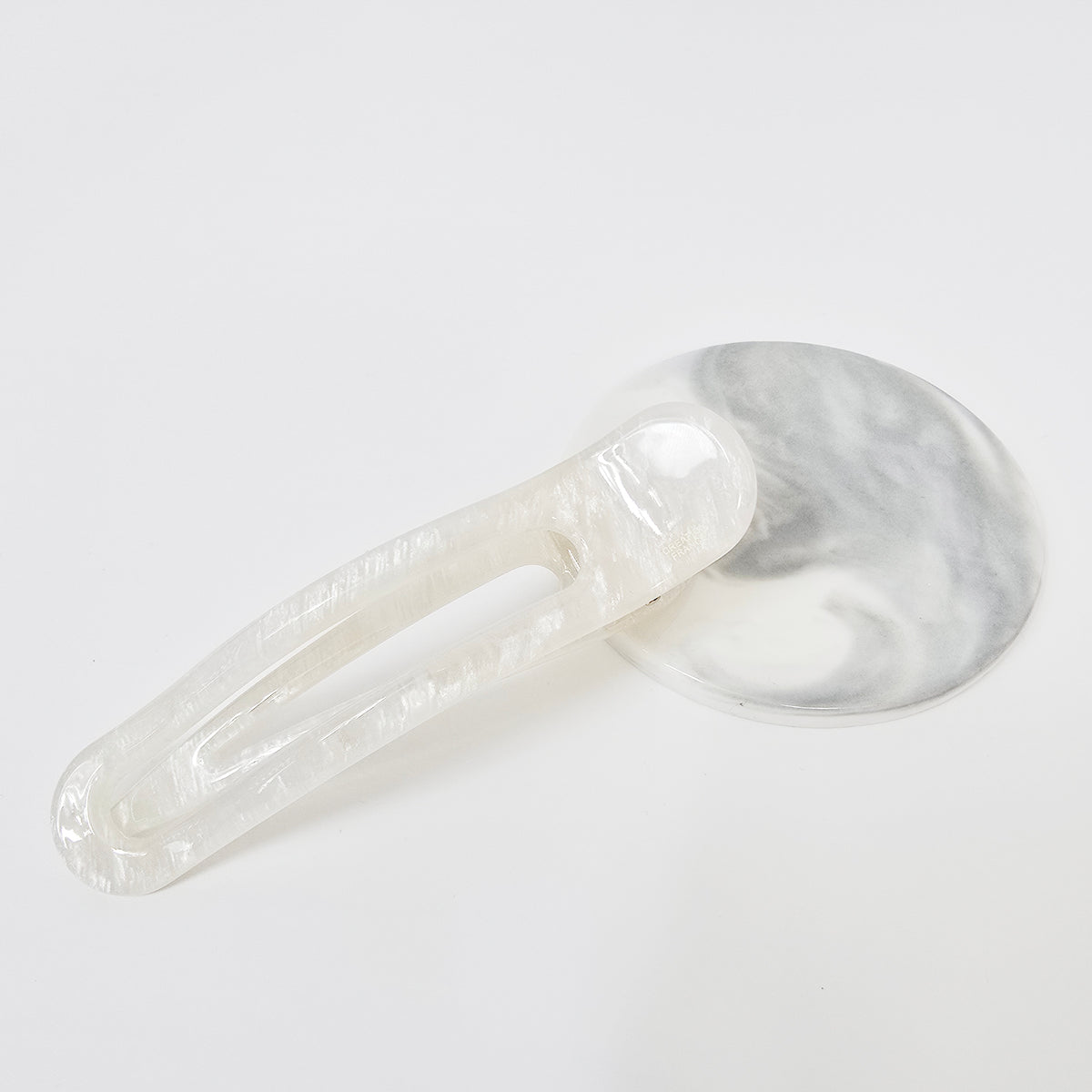 Open Frame Alligator Hair Clip – 2 Milky White