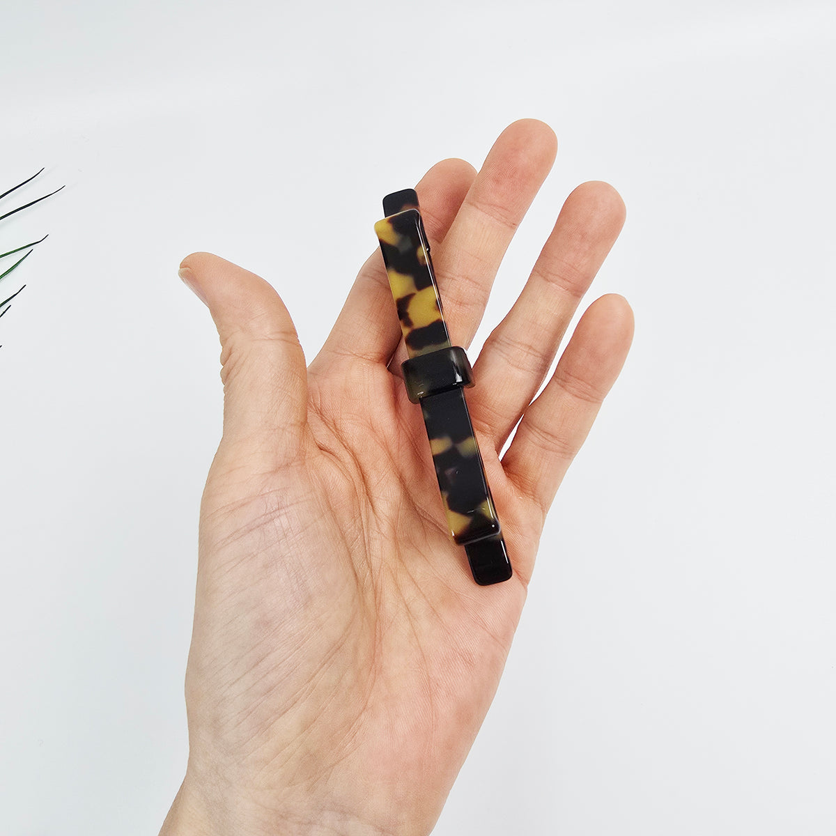Laurence Long Bow Slim Hair Barrette 4.1 in – Tortoise Shell, French Pin