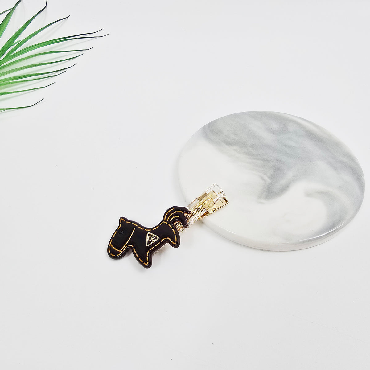 Pony Mini Alligator Hair Clip 2.4 in – Gold Stitch, French-style