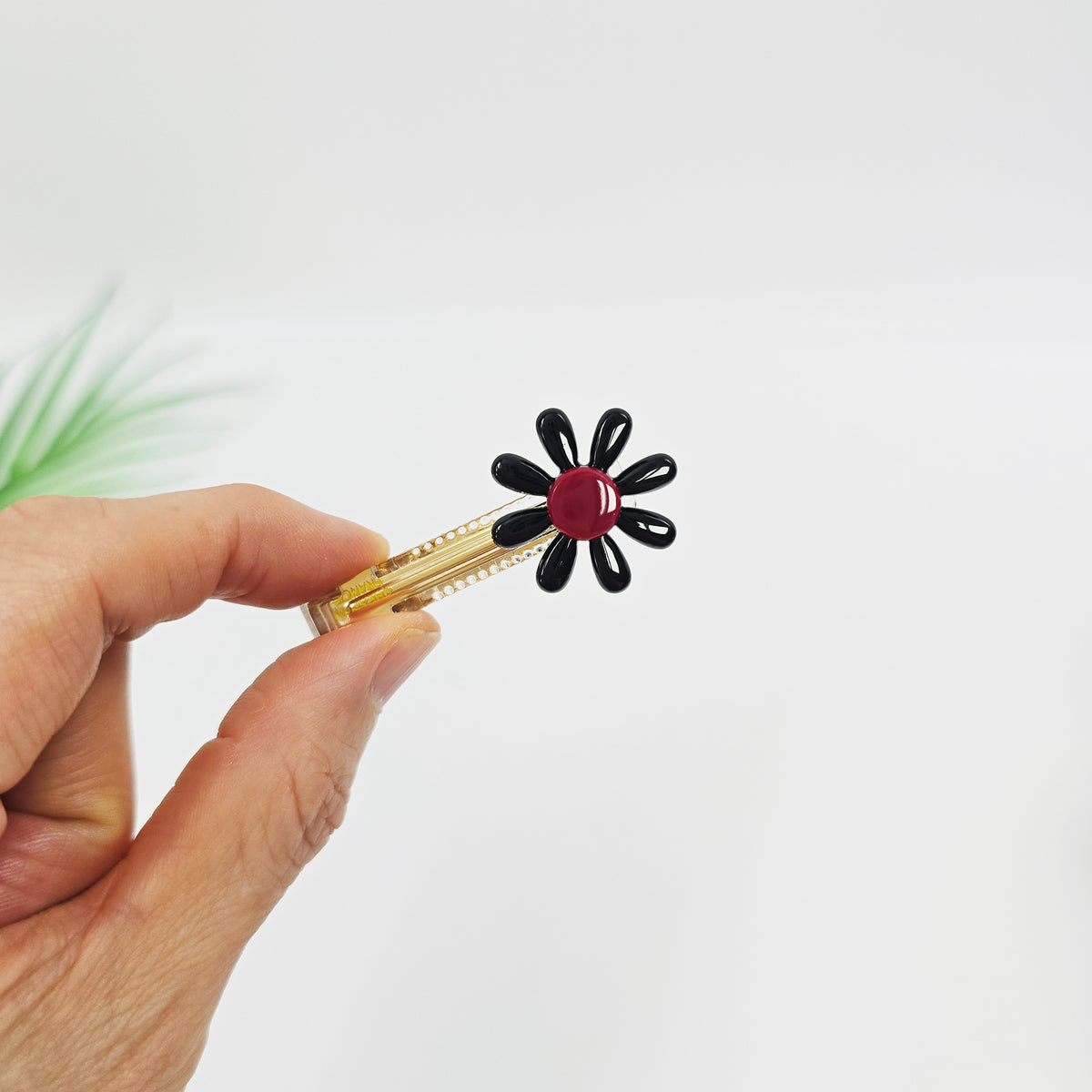 Sunflower Mini Alligator Hair Clip 2.2 in – Pastel & Clear, French Pin
