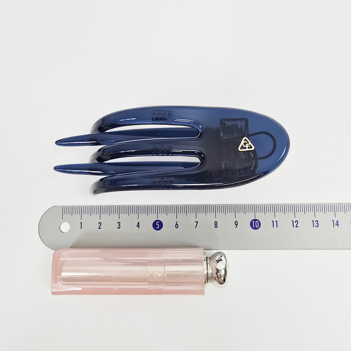 Midi Curved Alligator Hair Clip – size 4.1 in with ruler