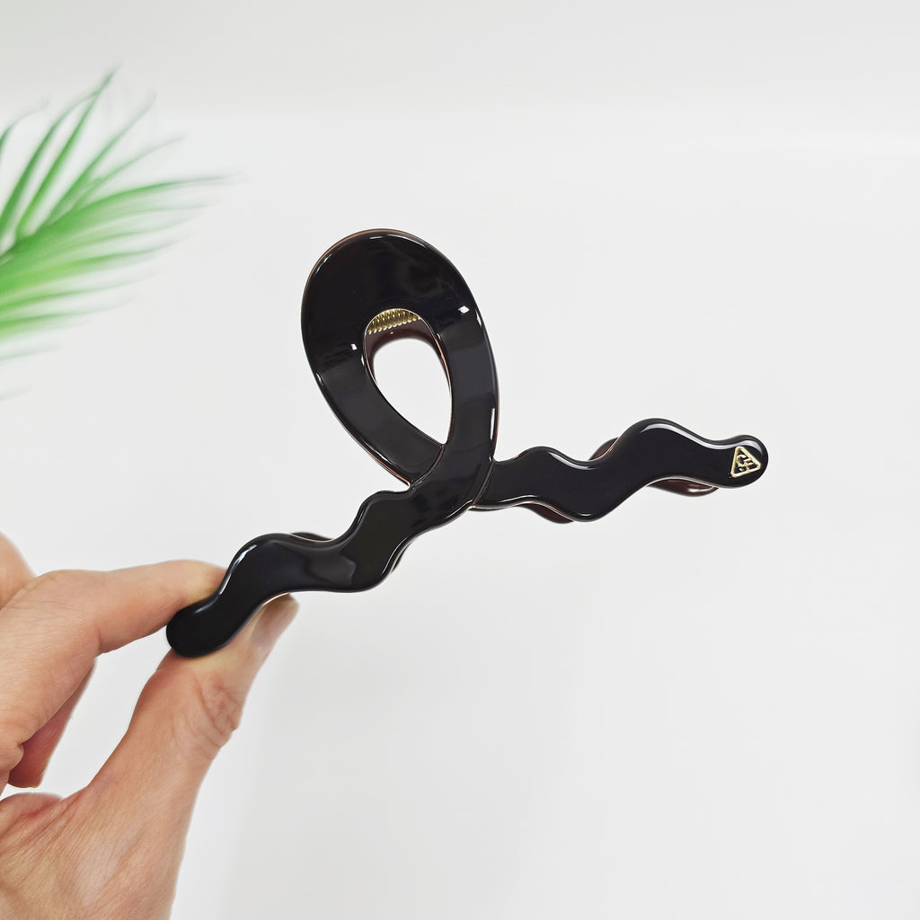 Wave Loop Jumbo Hair Claw Clip 5.1 in – Tortoise Shell, French-style