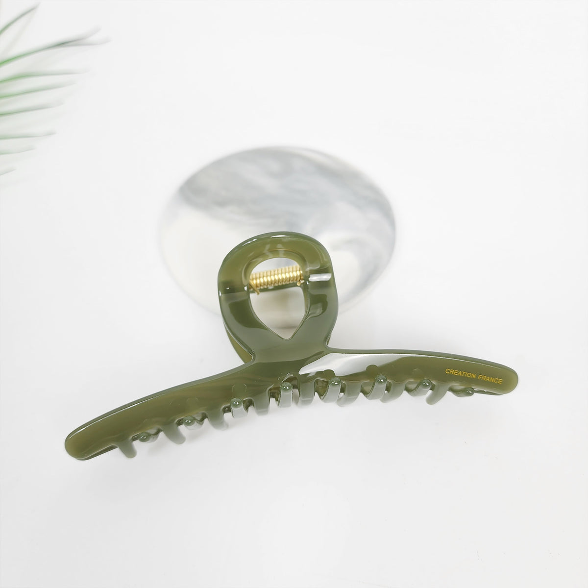 Twist Wire Jumbo Hair Claw Clip 5.3 in – 4 Pure Khaki
