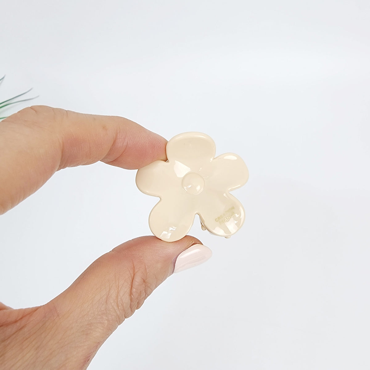 Fleur Mini Hair Claw Clip 1.6 in – 9 Pure Ivory