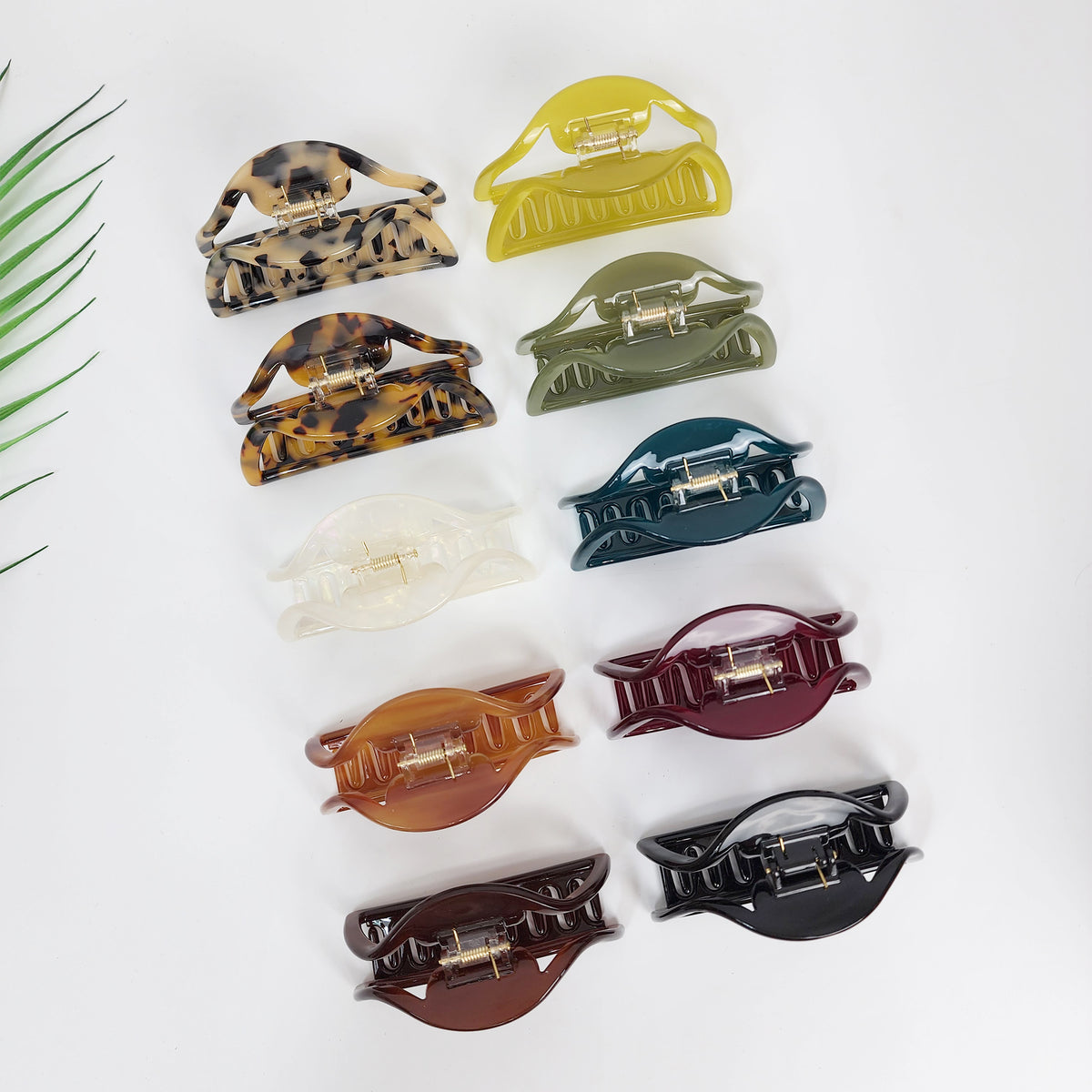 Half Moon Medium Hair Claw Clip 3.9 in – Tortoise Shell, French-style