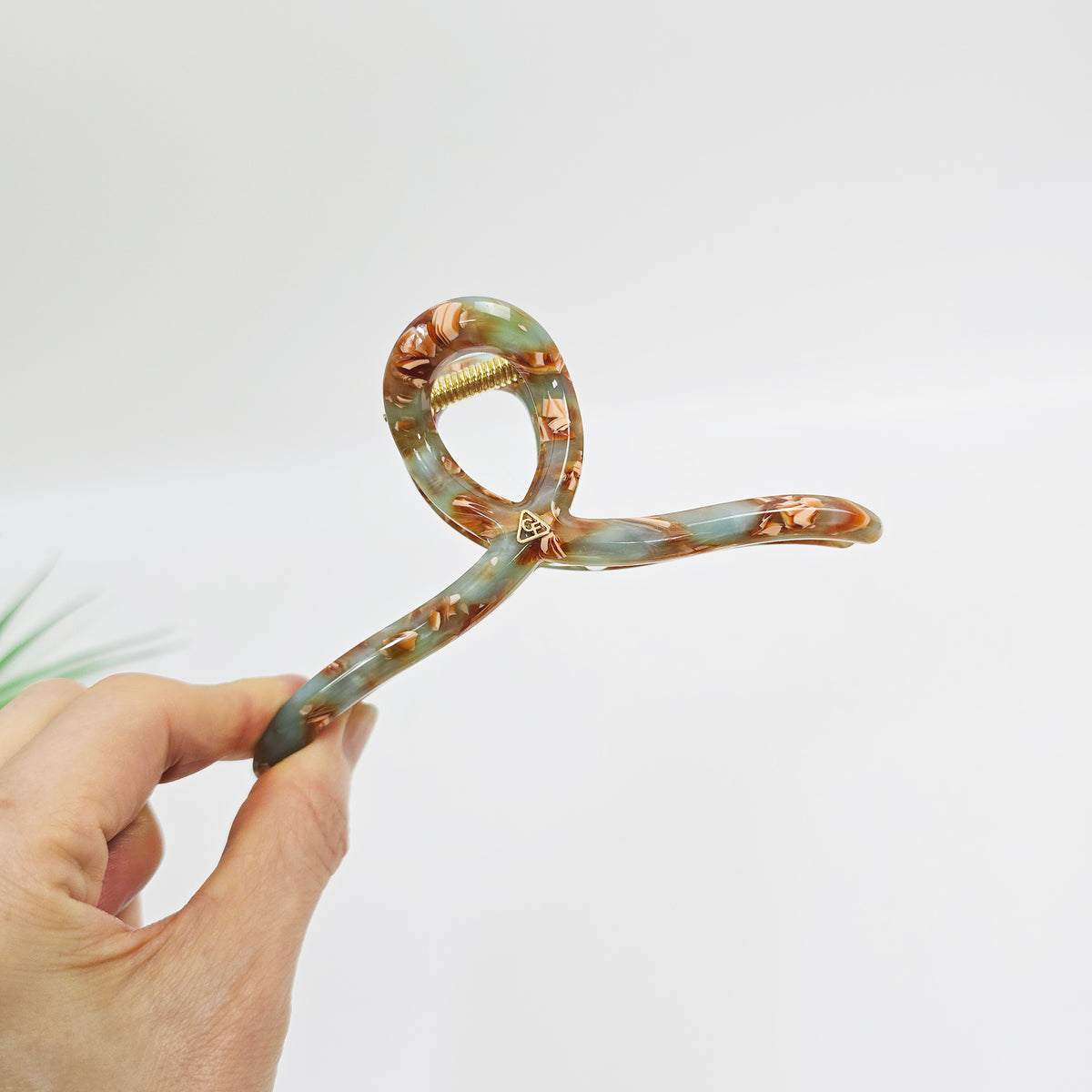 Silhouette Curve Hair Claw Clip 5.1 in – 3 Sugar Mint