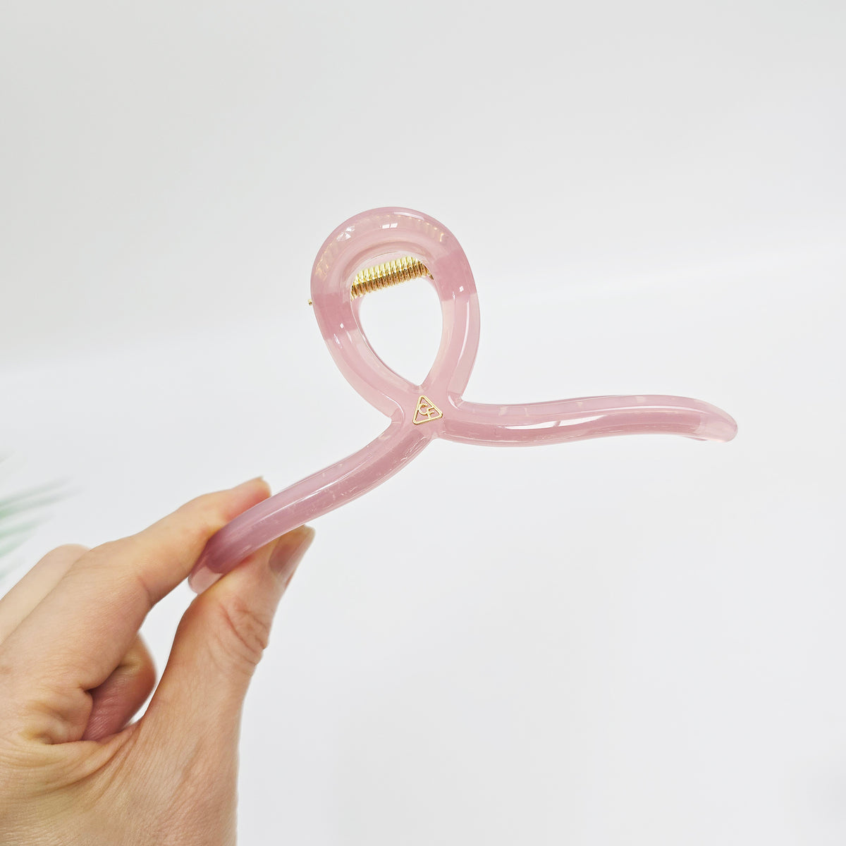 Silhouette Curve Hair Claw Clip 5.1 in – 8 Pure Indie Pink