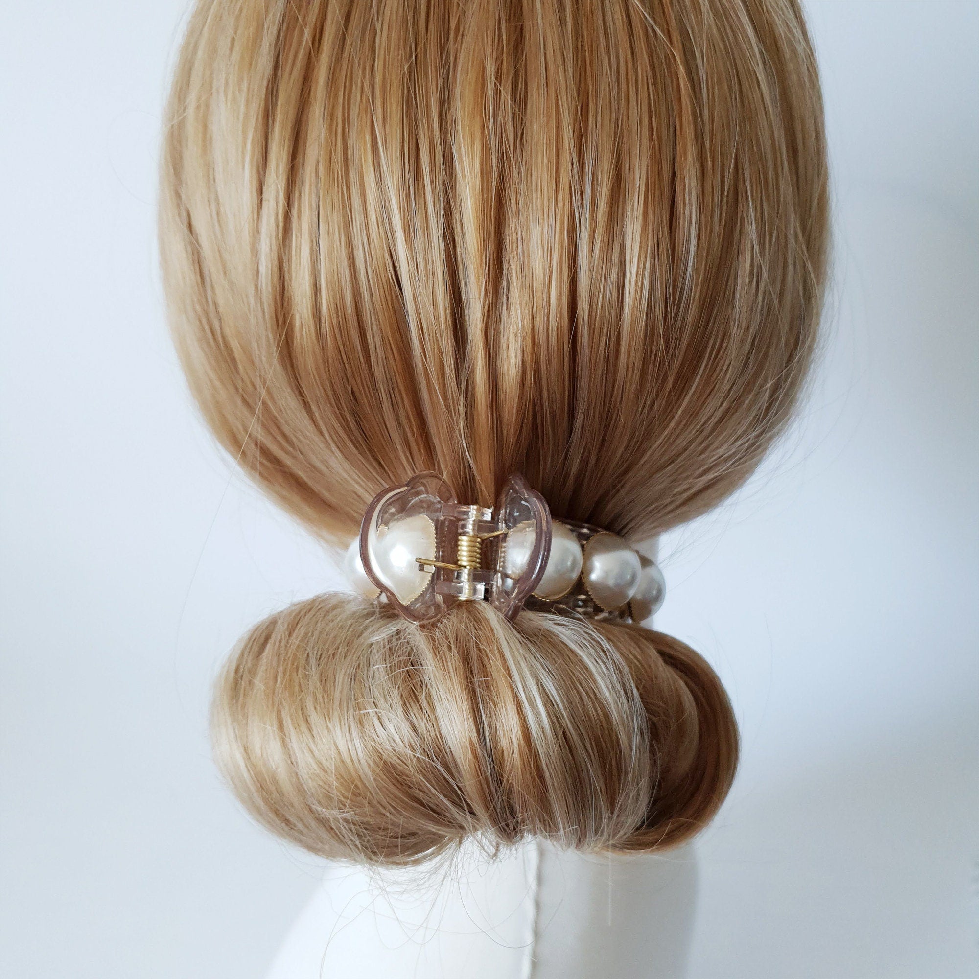 Round White Pearl Hair Clip / Cute Hair Claw / Hair Accessory for Woman / Pearl Barrette / Ponytail Holder