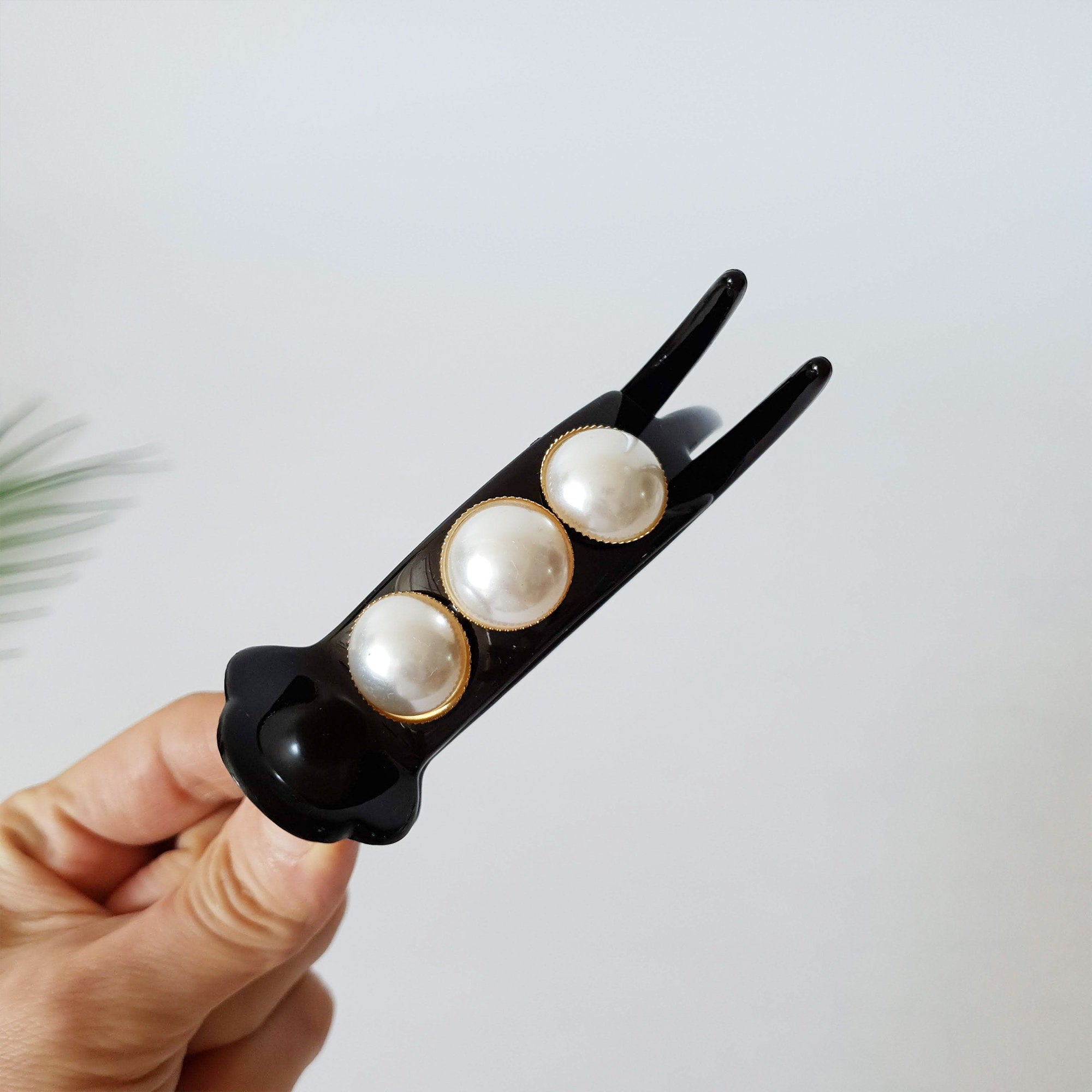 Round White Pearl Hair Clip / Cute Hair Claw / Hair Accessory for Woman / Pearl Barrette / Ponytail Holder