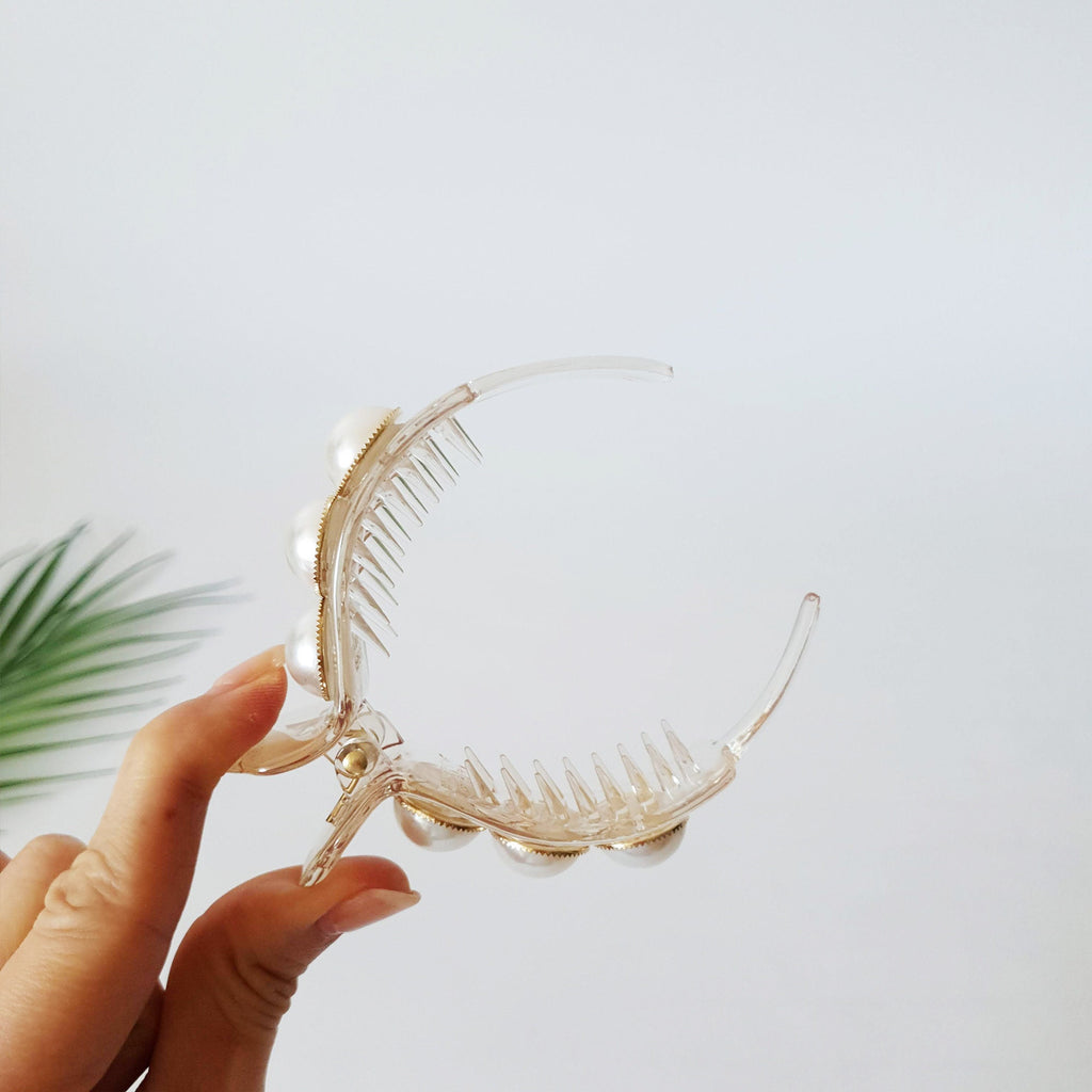 Round White Pearl Hair Clip / Cute Hair Claw / Hair Accessory for Woman / Pearl Barrette / Ponytail Holder