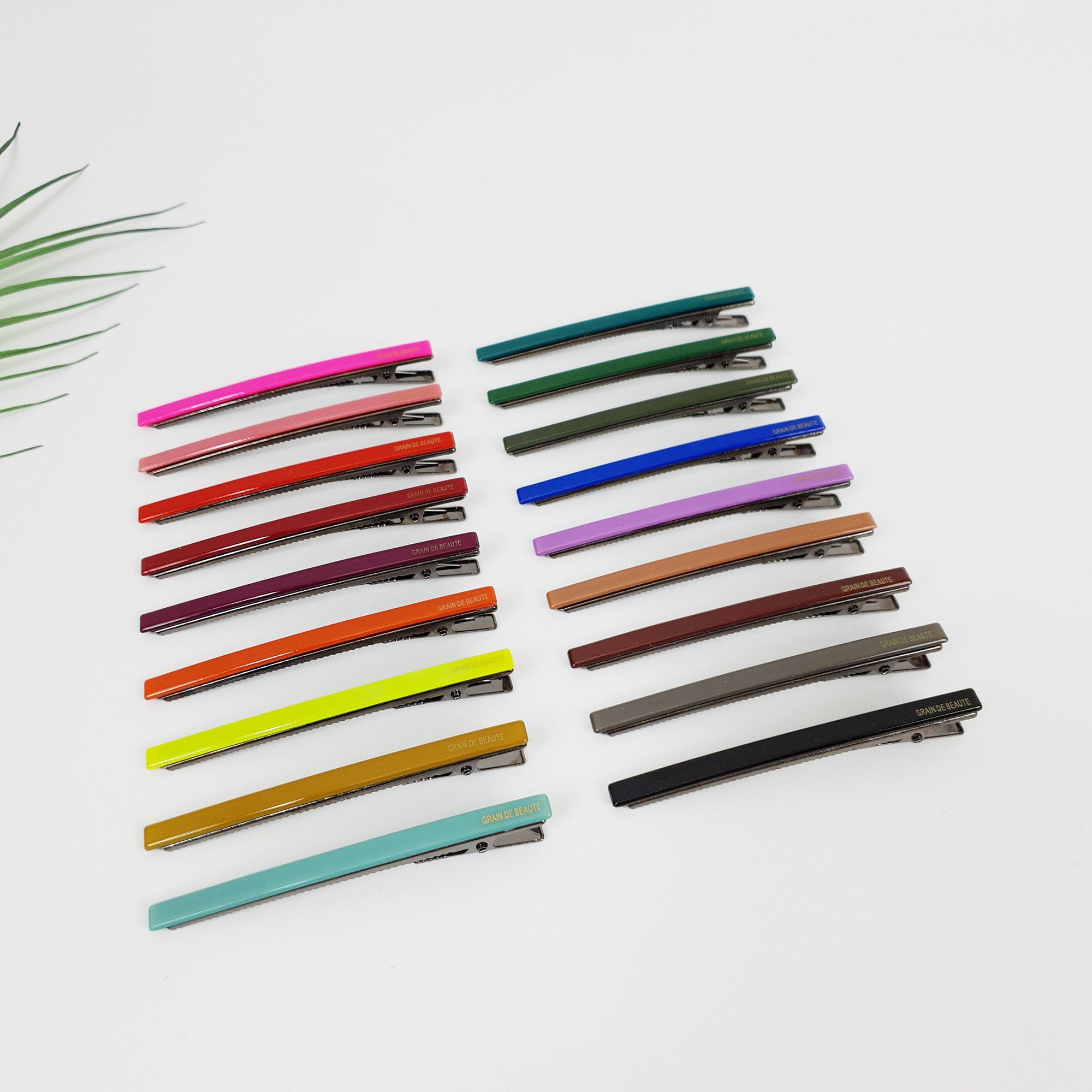 Slim cellulose acetate alligator hair clip in solid colors. Minimalist beak barrette for side bangs and daily styling. Glossy Korean fashion hair accessories gift for her.