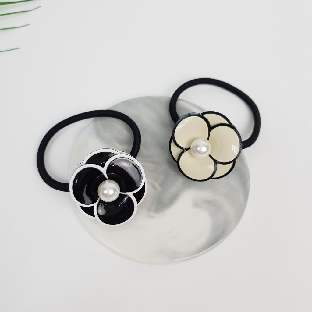 Glossy cellulose acetate pansy flower hair tie with pearl center in black and beige. 1.4 inch floral ponytail holder. Elegant Korean fashion accessory for women birthday gift.