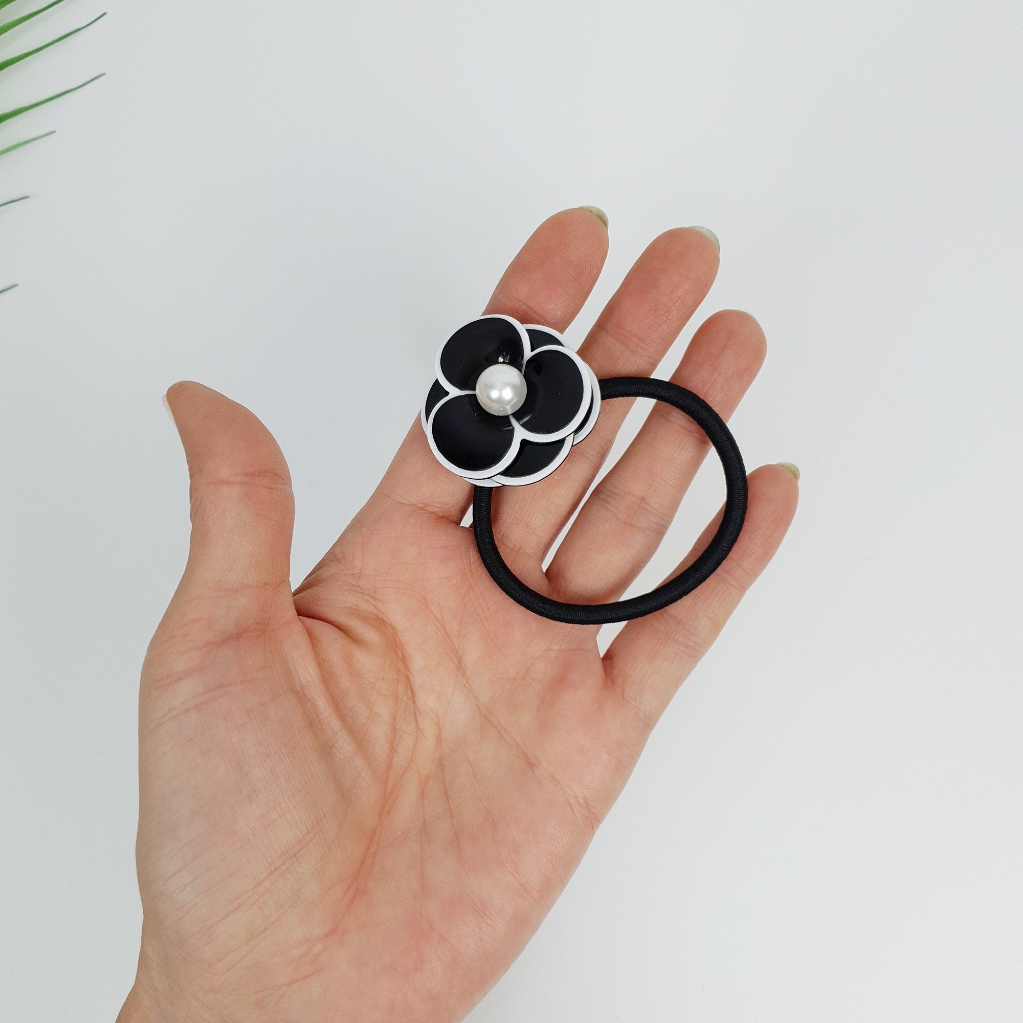 Pansy Flower Pearl Hair Tie / Cute Ponytail Holder / Hair Accessory for Woman / French Hair Pin / Hair Scrunchy