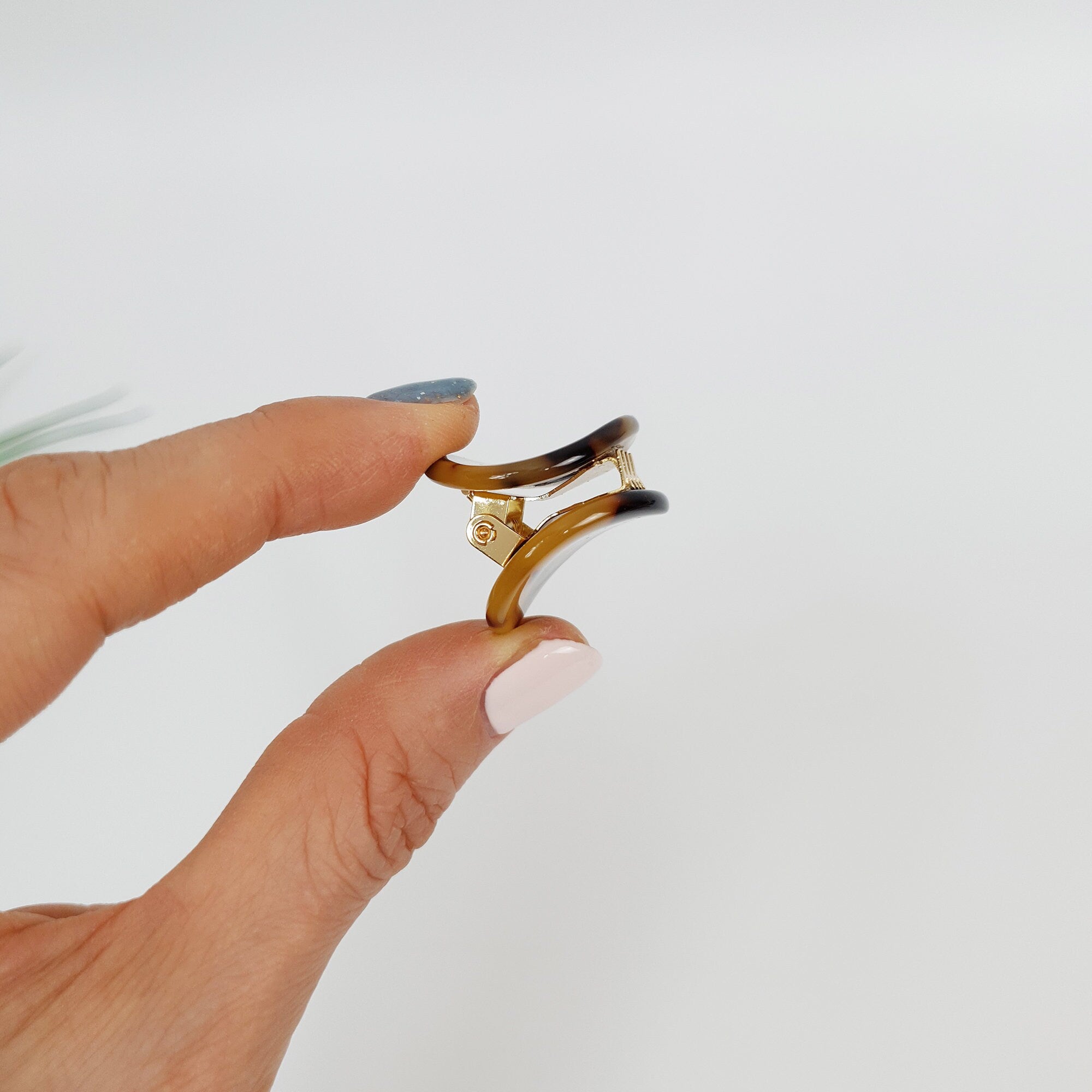 Modern Circle Mini Hair Clip Claw / Tortoise Shell Small French Pin / Hair Barrette for Woman