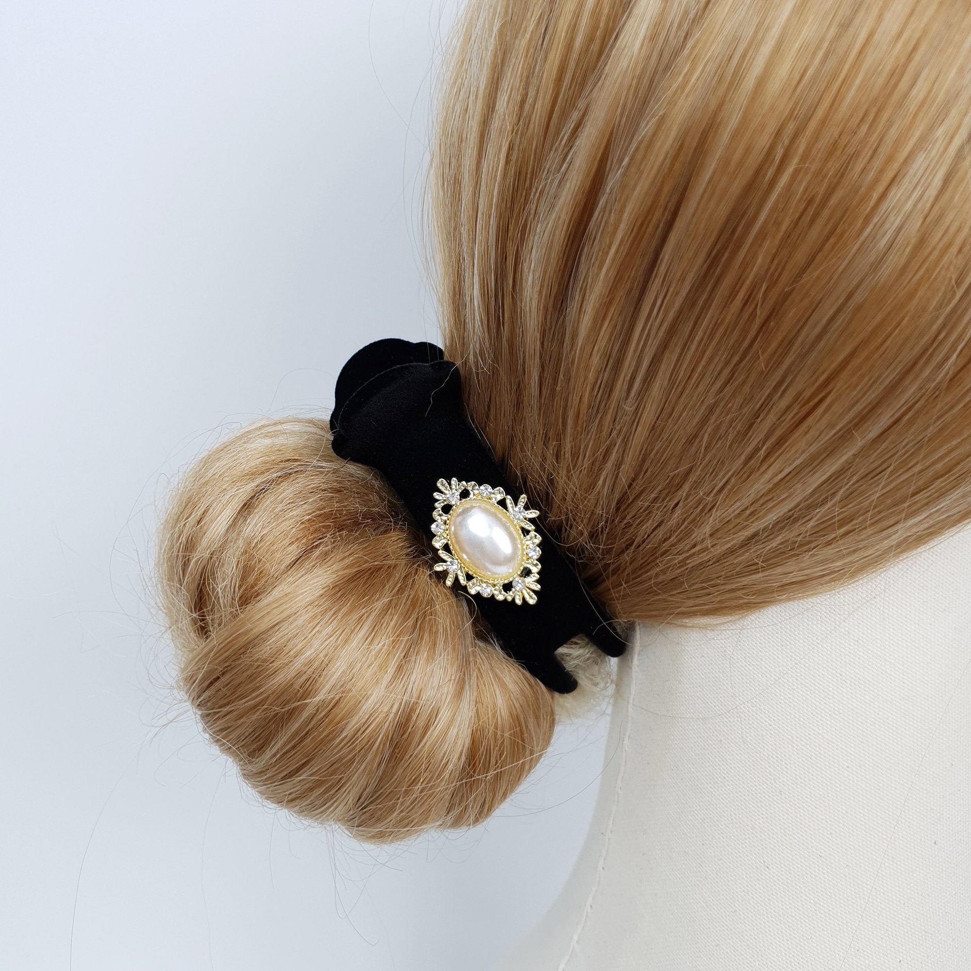 Black Velvet Hair Clip with Pearl Cubic / Simple Round Ponytail Holder / Hair Barrette for Woman / Pearl Hair Claw Clip