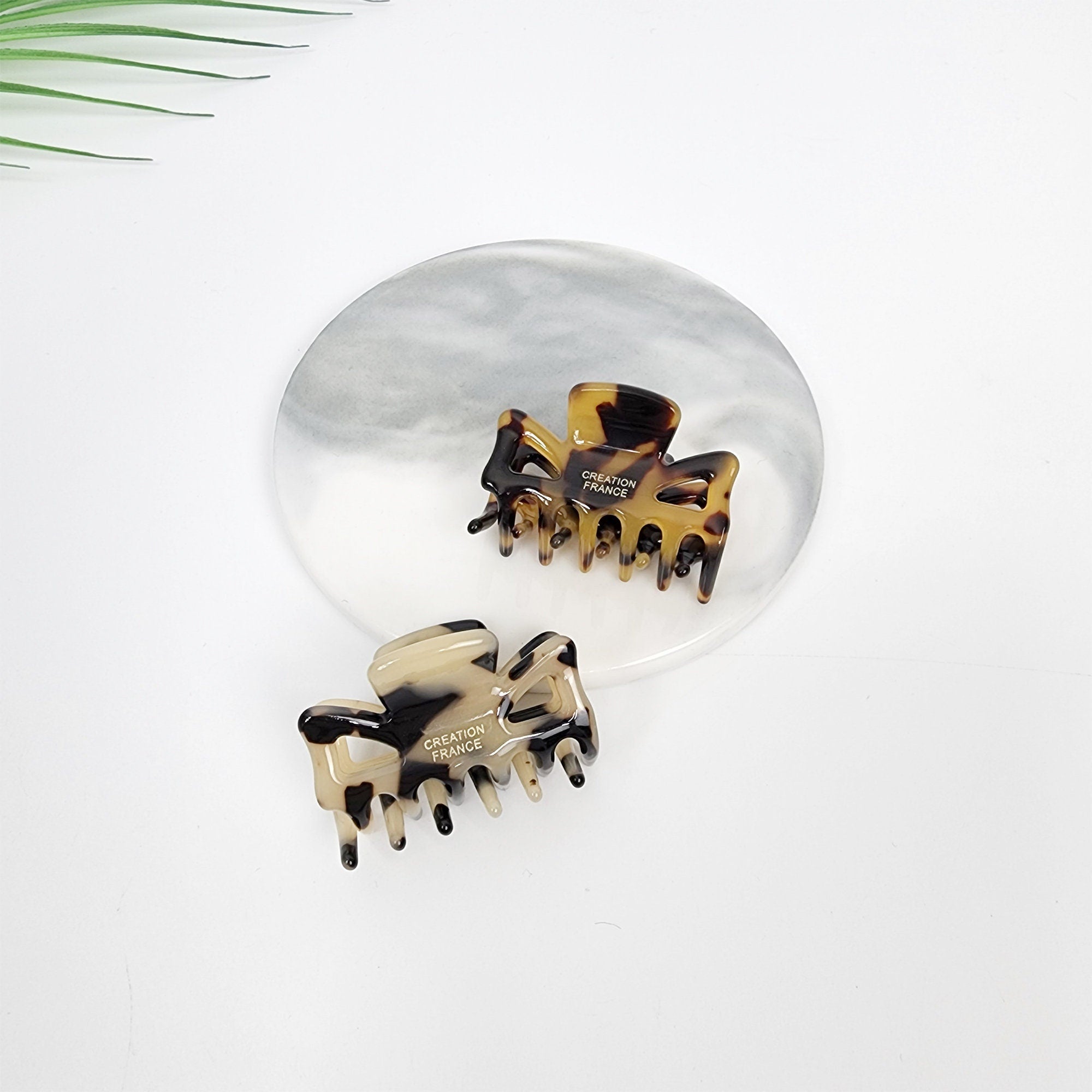 Cellulose acetate mini butterfly hair claw clip in tortoise shell, small leopard print hair clamp for bangs, cute Y2K Korean hair accessories.