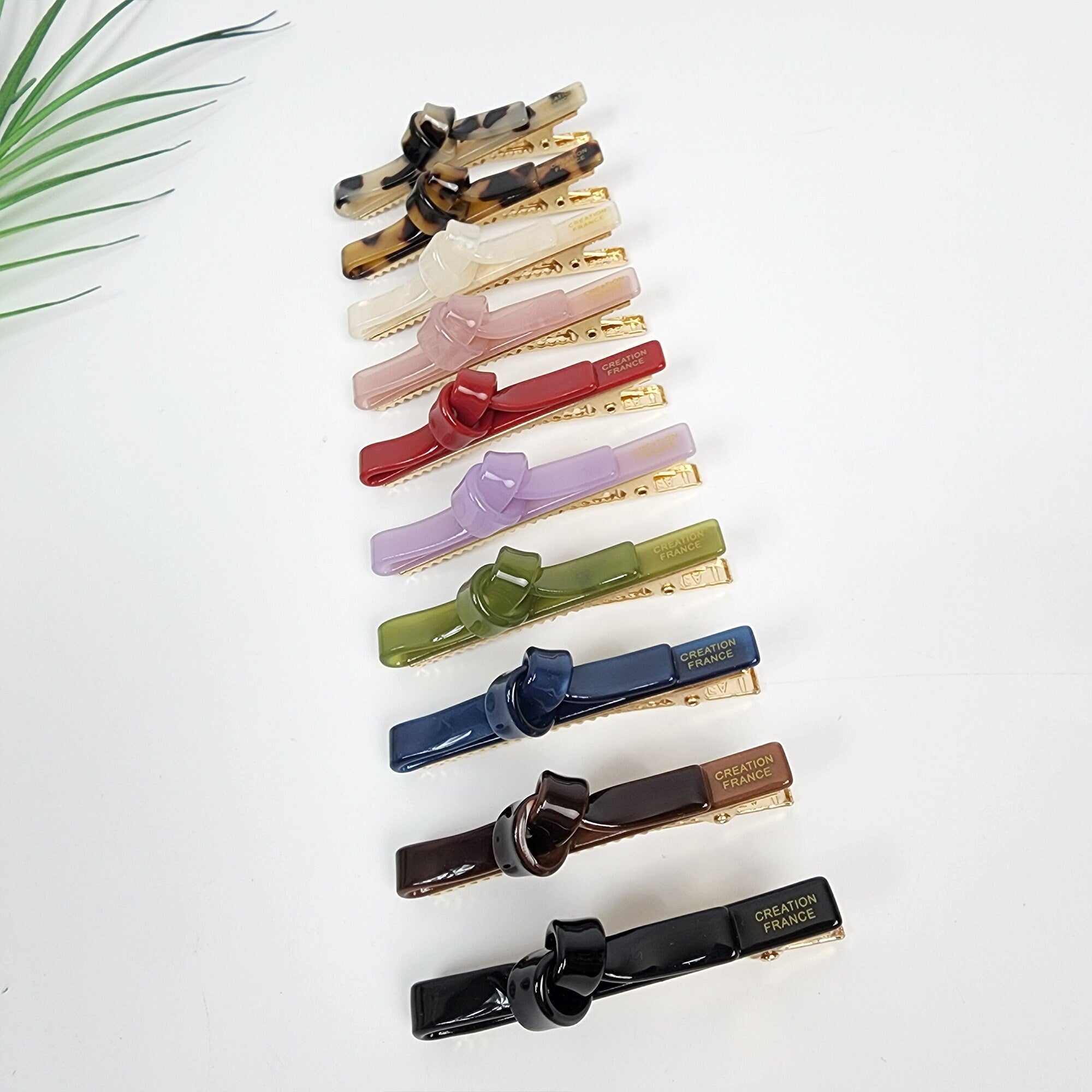 Cellulose acetate knot hair clip with gold alligator clasp, minimalist side barrette for bangs or thin hair styling.