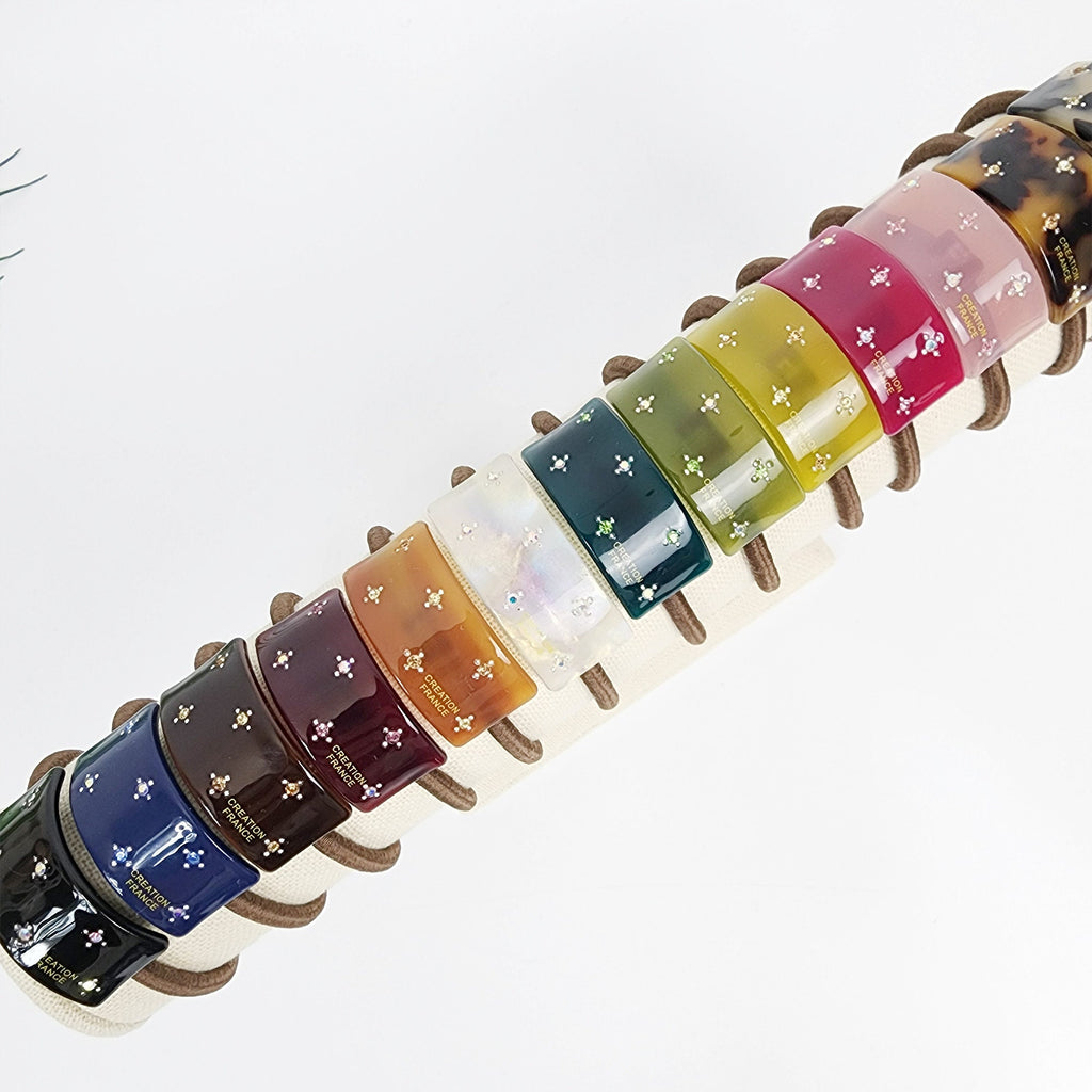 Rectangular cellulose acetate hair tie with cubic zirconia crystals. Glossy tortoise shell ponytail cuff holder for women birthday gifts. Korean fashion accessory with rhinestone details.