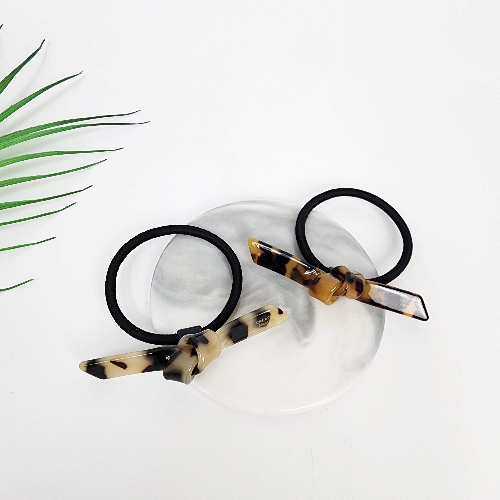 Cellulose acetate slim knot hair tie in tortoise shell, straight ribbon ponytail holder, minimalist brown beige accessory for birthday gifts.