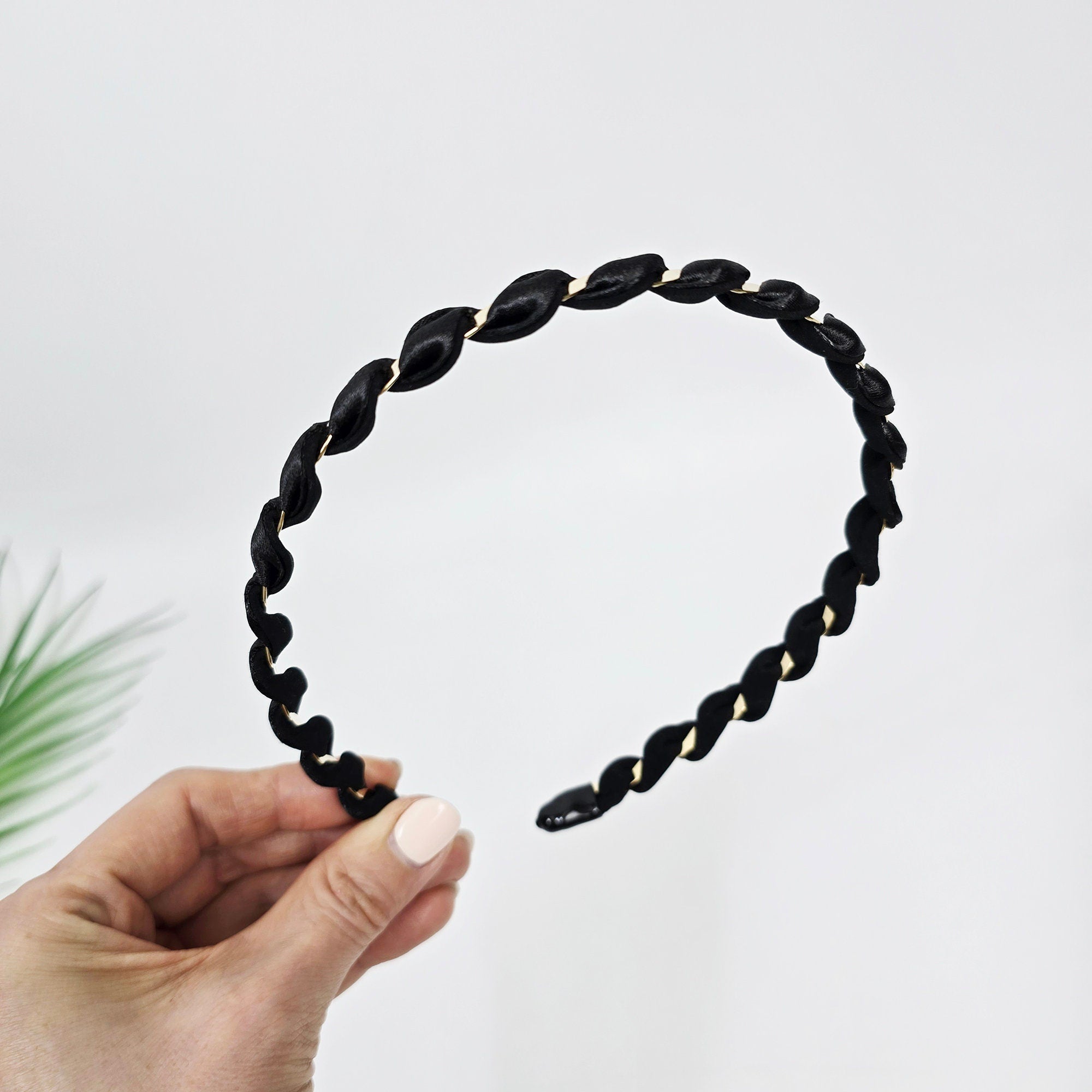 Daily Satin Gold Chain Twisted Thin Hairband (0.5 Inch) / Hair Accessories for Woman