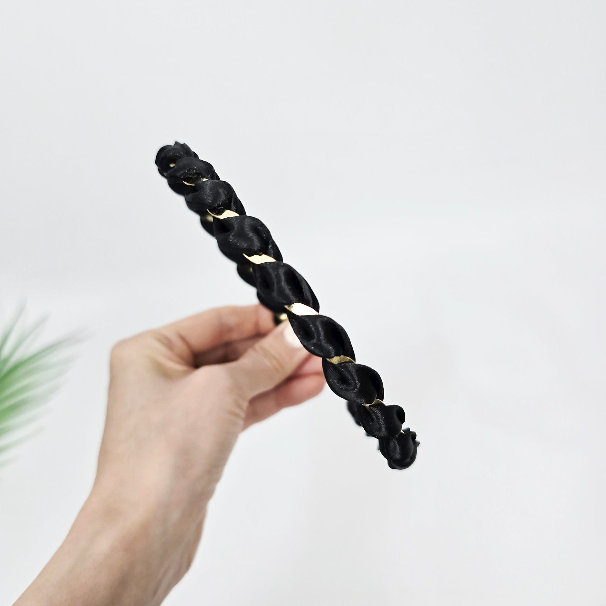 Daily Satin Gold Chain Twisted Thin Hairband (0.5 Inch) / Hair Accessories for Woman