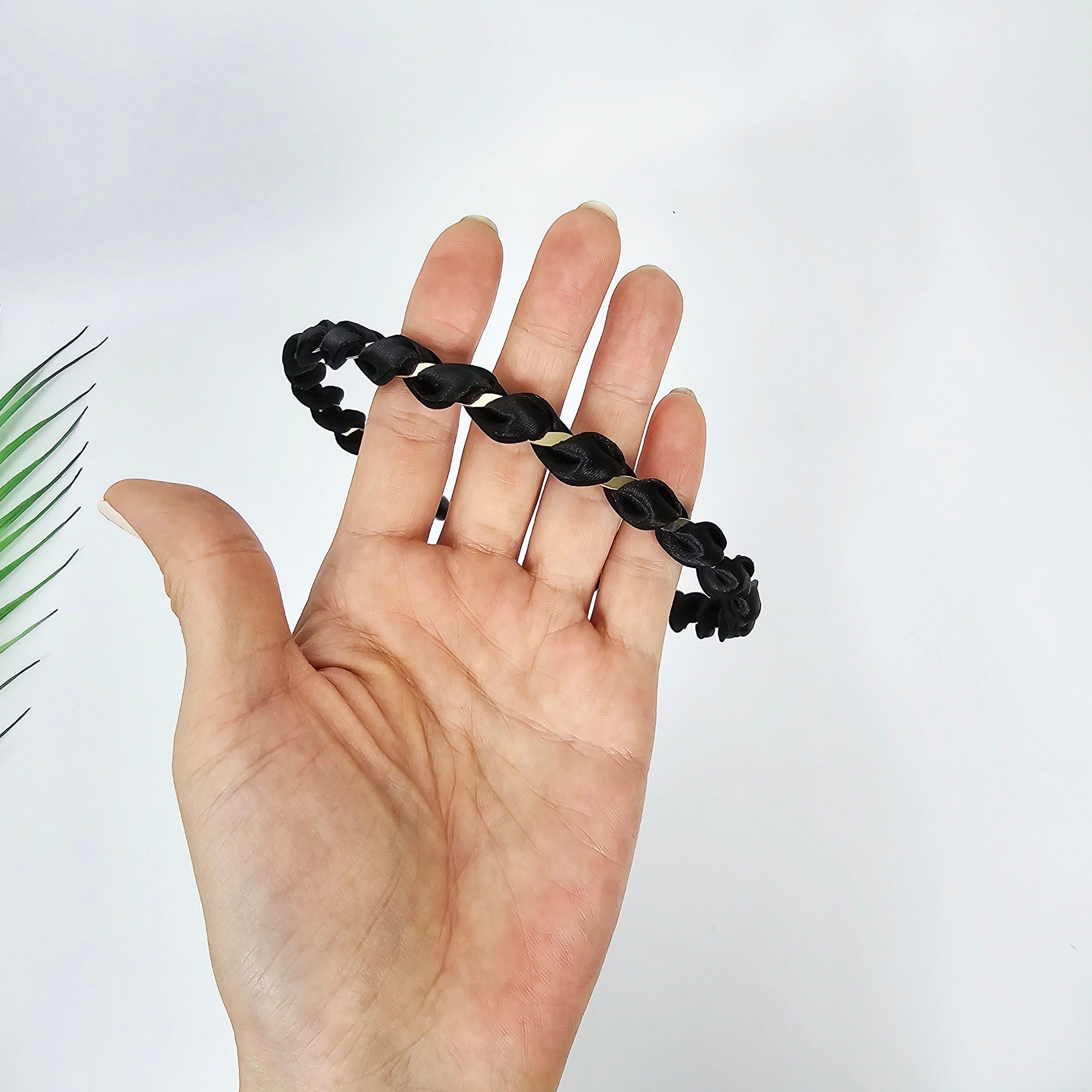 Daily Satin Gold Chain Twisted Thin Hairband (0.5 Inch) / Hair Accessories for Woman