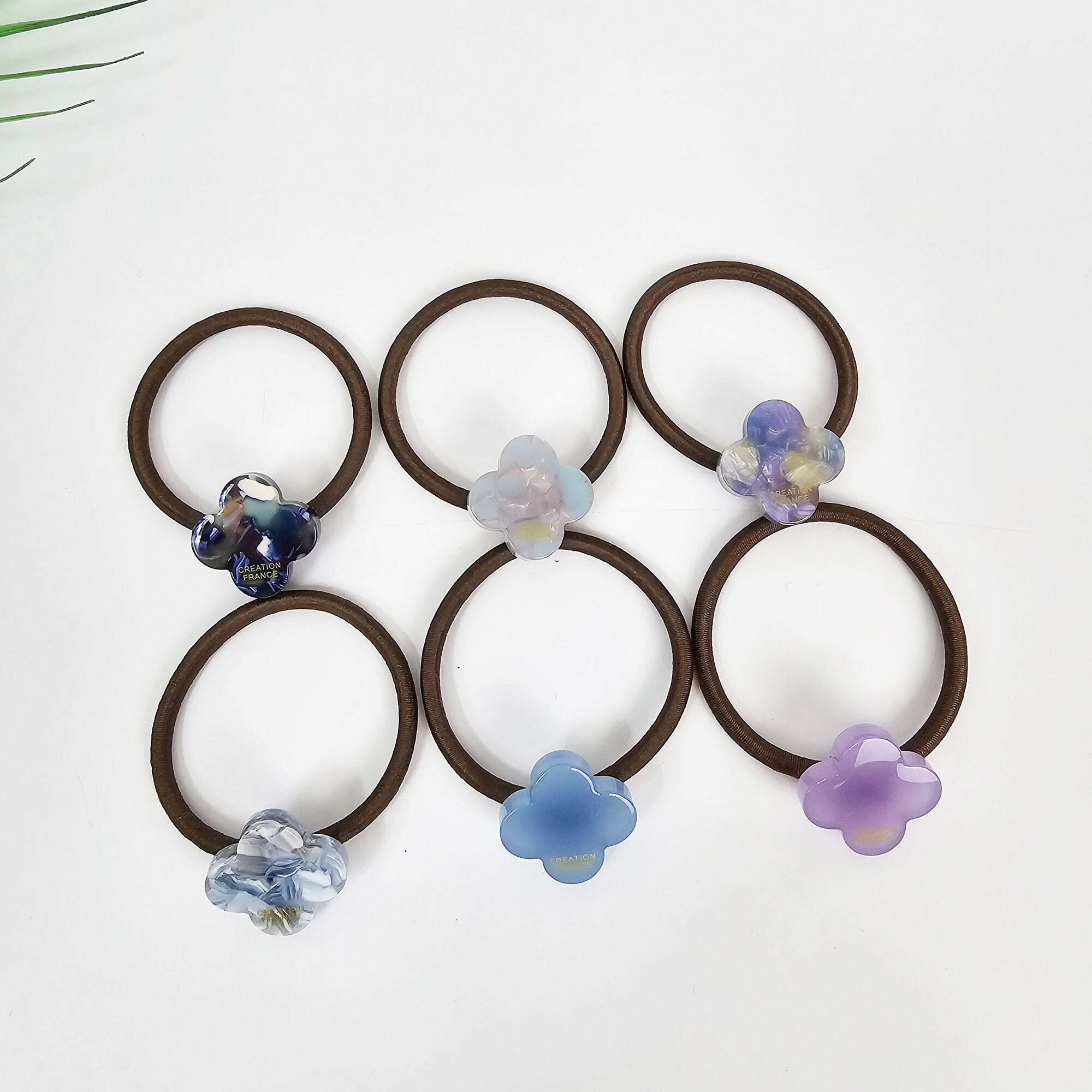 Lovely Clover Ponytail Hair Tie (1.0 Inch) / Simple Cute Ponytail Holder / Hair Accessory for Woman / French Hair Tie