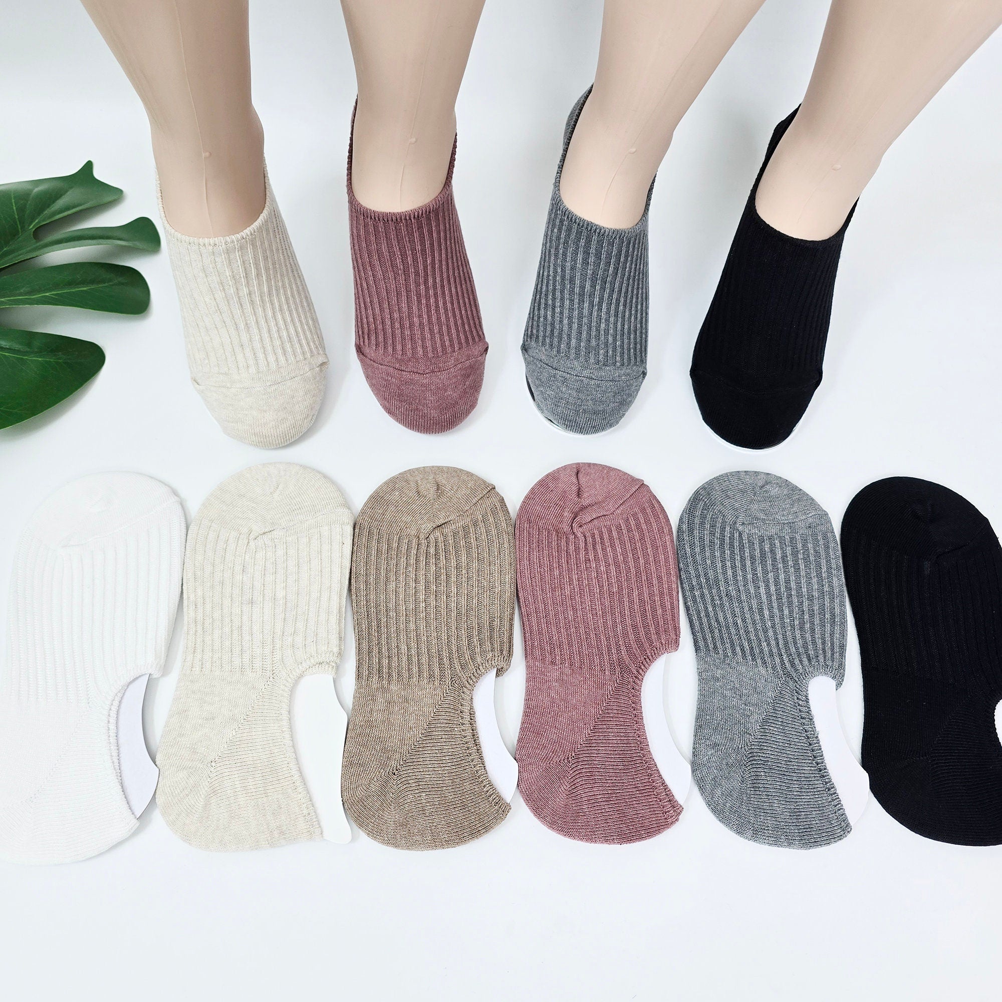 ✨ Men's Soft Cotton Non-Slip Liner Socks
Enjoy superior comfort with these ultra-soft men's no-show socks. Featuring a smooth, fine-knit cotton texture, they are designed to be invisible under loafers and sneakers while keeping your feet fresh. The 3D ergonomic cut and secure silicone heel grip ensure they stay perfectly in place all day without slipping. Available in White, Gray, Charcoal, and Black.