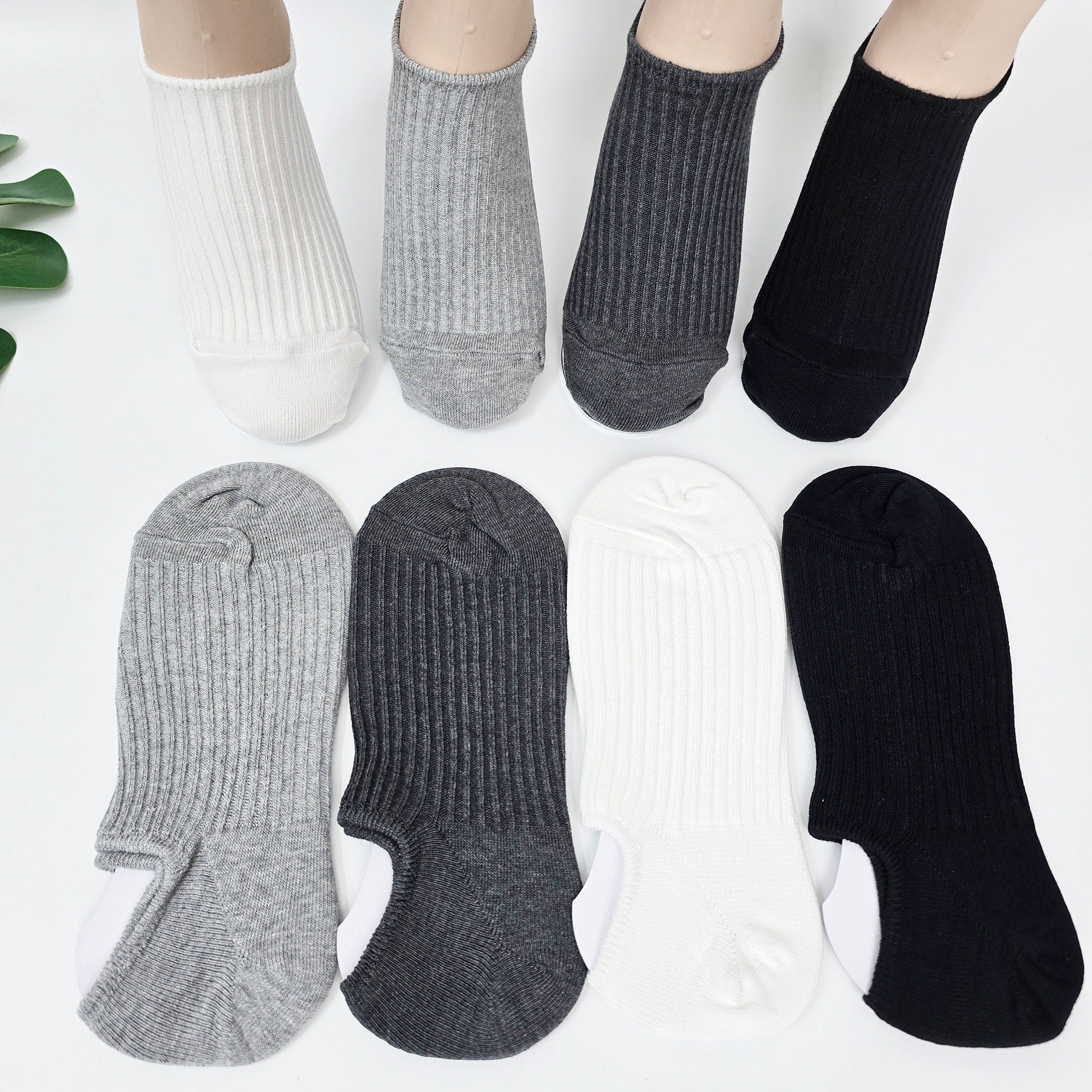 ✨ Men's Non-Slip Ribbed Cotton Liner Socks
Designed for the active man, these no-show socks feature a secure silicone heel grip to prevent slipping inside your shoes. Made from thick, ribbed cotton, they offer cushion and breathability, while the 3D cut ensures a perfect fit that stays hidden under loafers or sneakers. Available in classic colors like White, Gray, Charcoal, and Black.