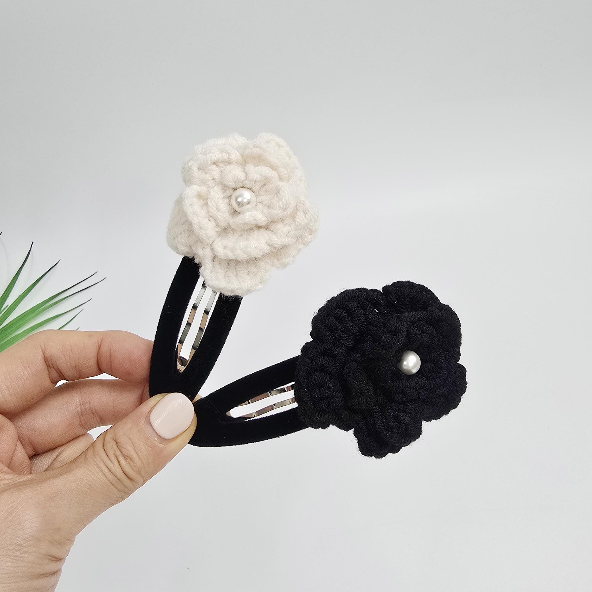 Crochet Flower Pearl Accent Round Snap Clip (3.3 Inch) / French Hair Pin / Tic Tac Hair Clip Pin