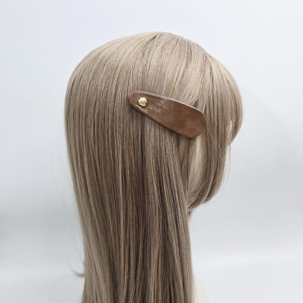 Soft eco leather snap hair clip in camel and wine colors. 3.3 inch teardrop barrette with gold stud detail. Minimalist vegan leather hair accessory for side bangs.