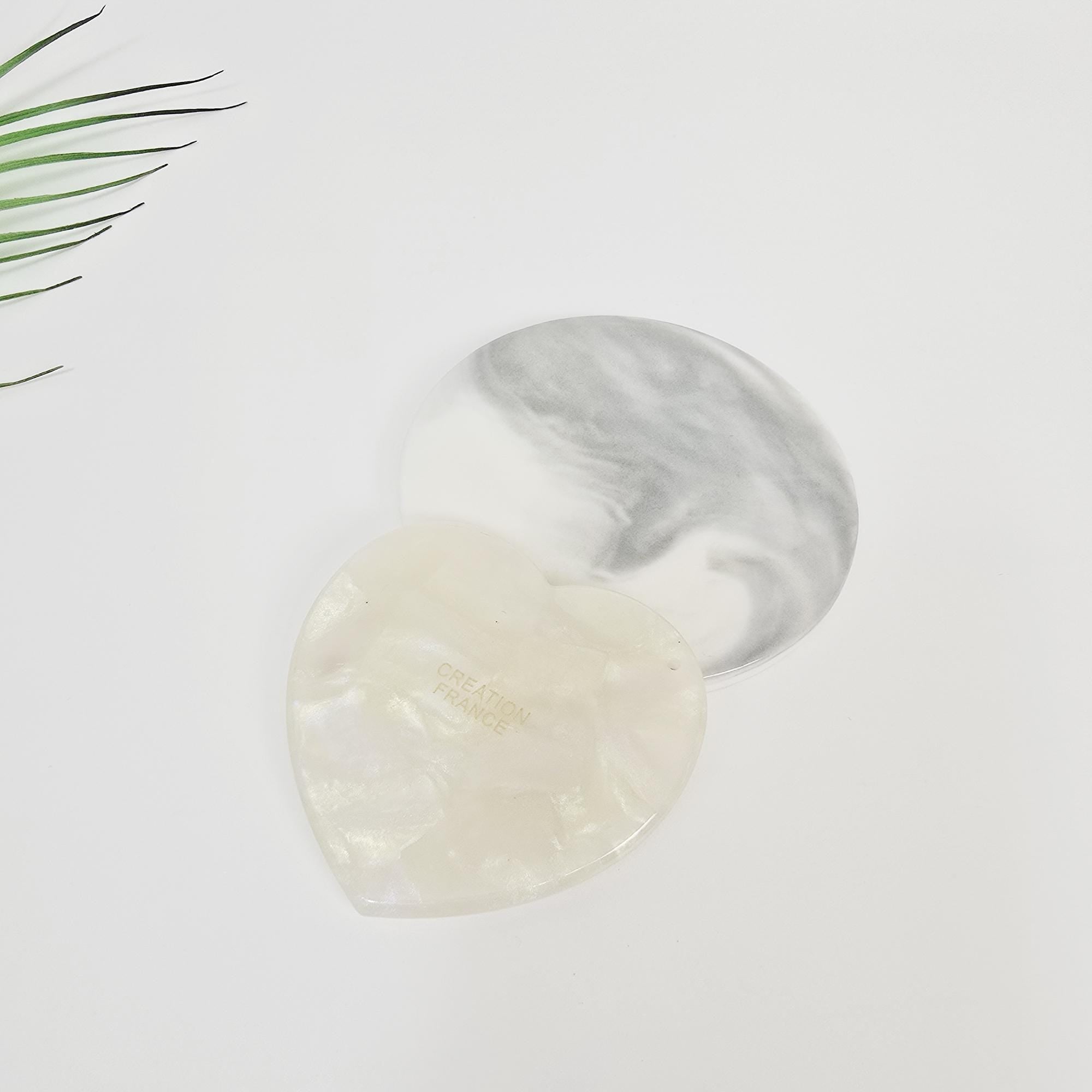 Romantic Heart Mini Portable Hand Mirror Bag Charm Mirroring (3.0 Inch) / Antique Hand Mirror / Hair Accessory for Woman